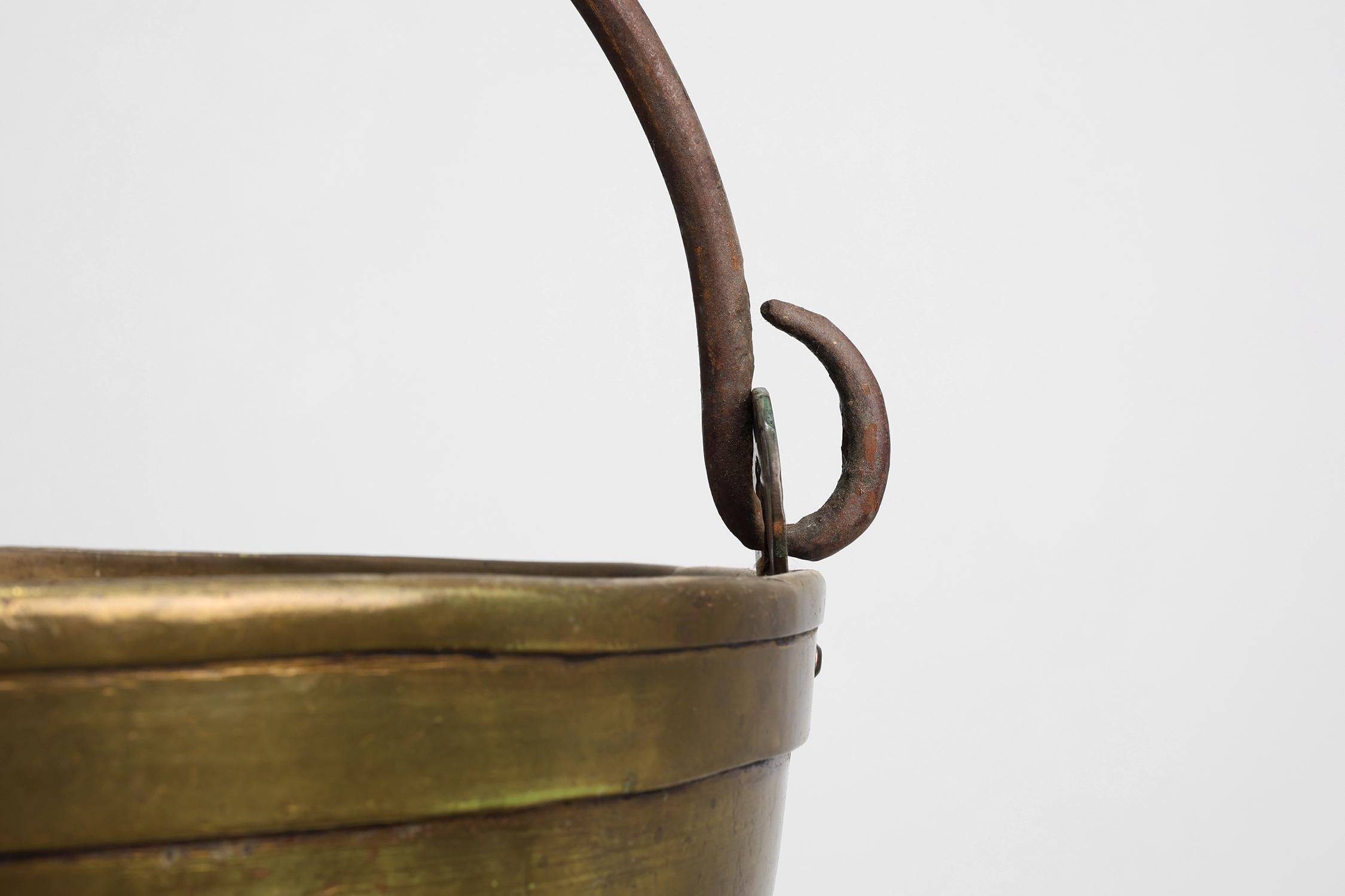 Rame Grande bollitore in rame da fattoria francese del XIX secolo con manico in ferro in vendita