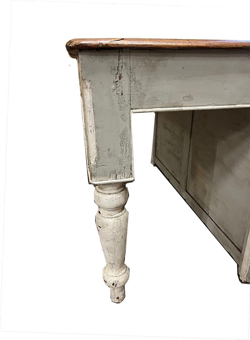 Grande table d'unité de cuisine de ferme française du 19ème siècle, vers 1880 Bon état - En vente à Delft, NL