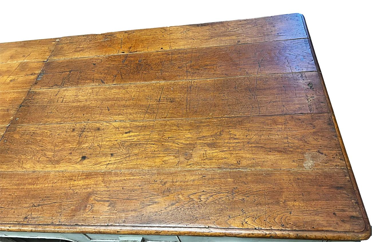 Grande table d'unité de cuisine de ferme française du 19ème siècle, vers 1880 en vente 3