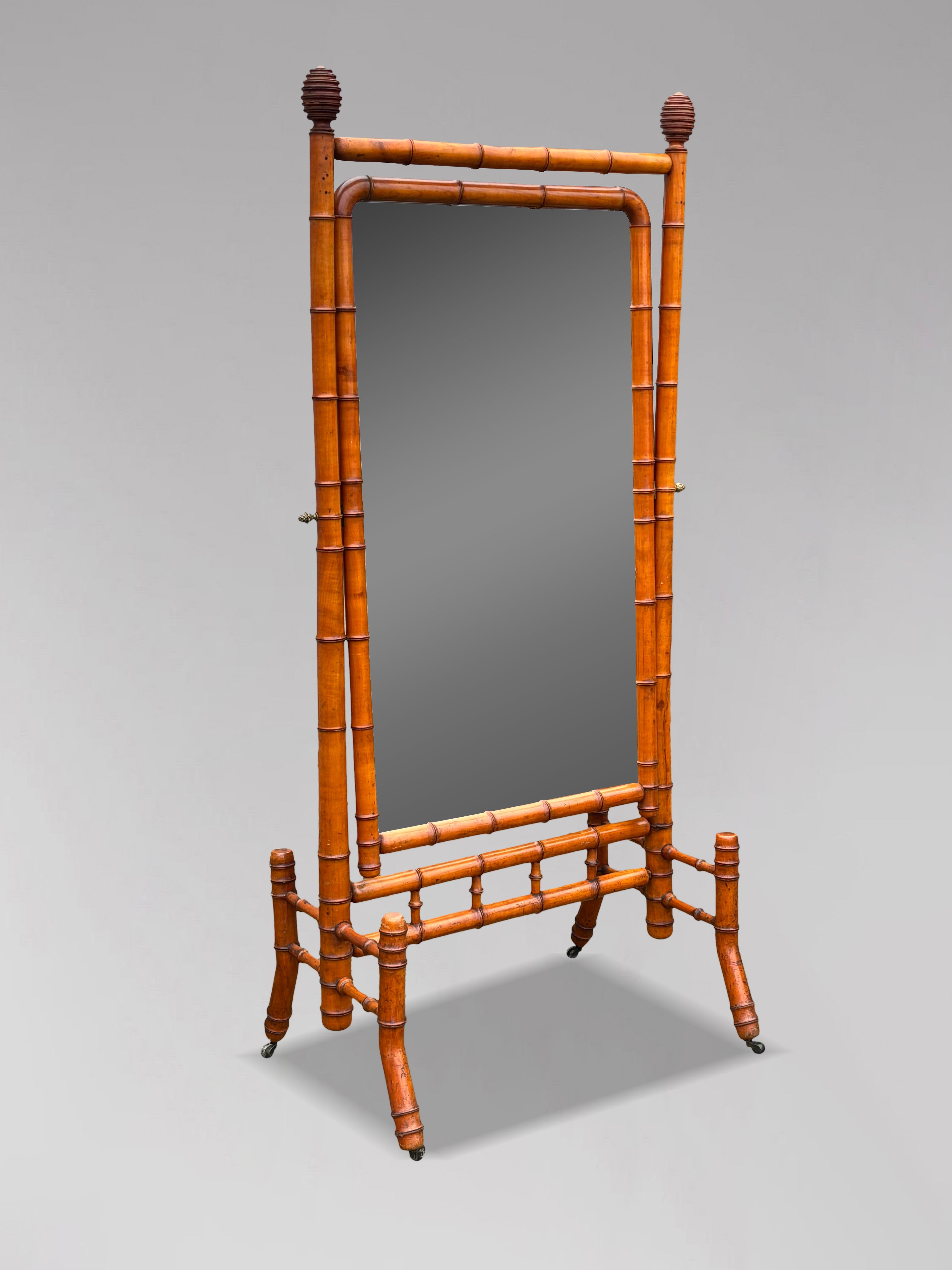 Français Grand miroir oval français du 19ème siècle en faux bambou en vente