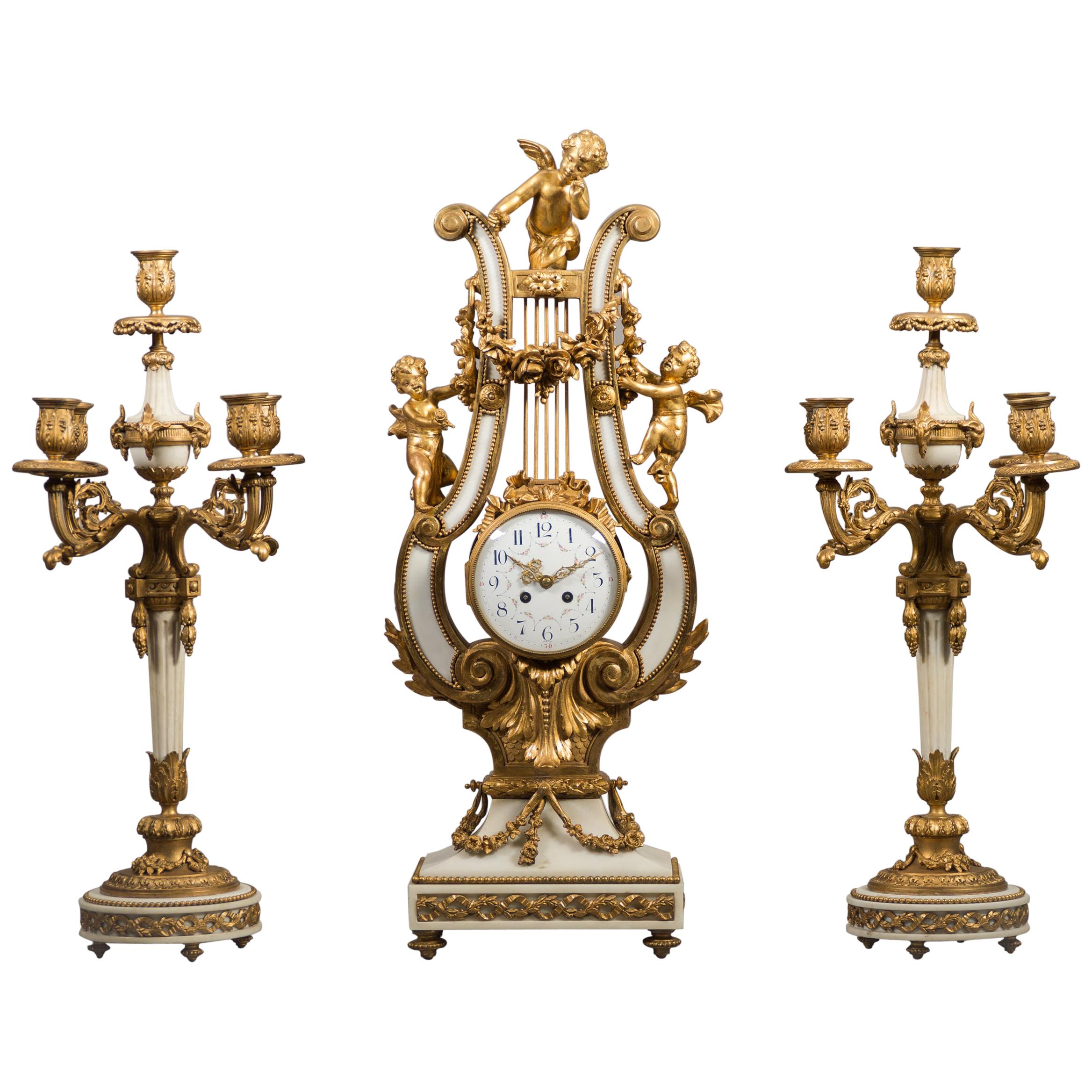 Grande garniture d'horloge française du 19ème siècle en forme de lyre en bronze doré et marbre en vente