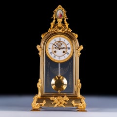 Große französische Kaminuhr aus vergoldeter Bronze des 19. Jahrhunderts, Sevres, vier Sevres-Glas, montiert