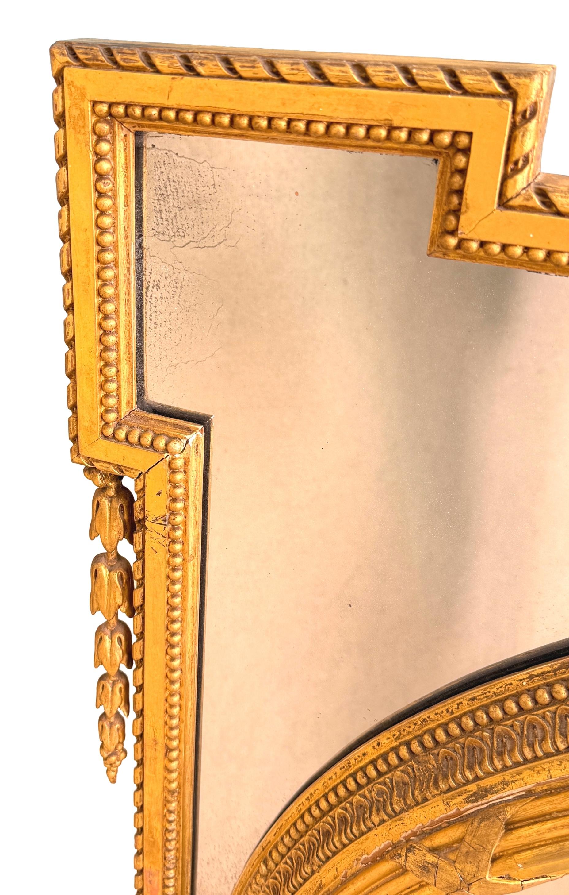 Eine äußerst seltene und sehr attraktive Mitte des 19. Jahrhunderts Französisch Giltwood und Gesso rechteckigen Wandspiegel, in der Louis XVI-Stil, mit attraktiven zentralen geschnitzten Shell flankiert von verflochtenen Blätter nach oben. Über
