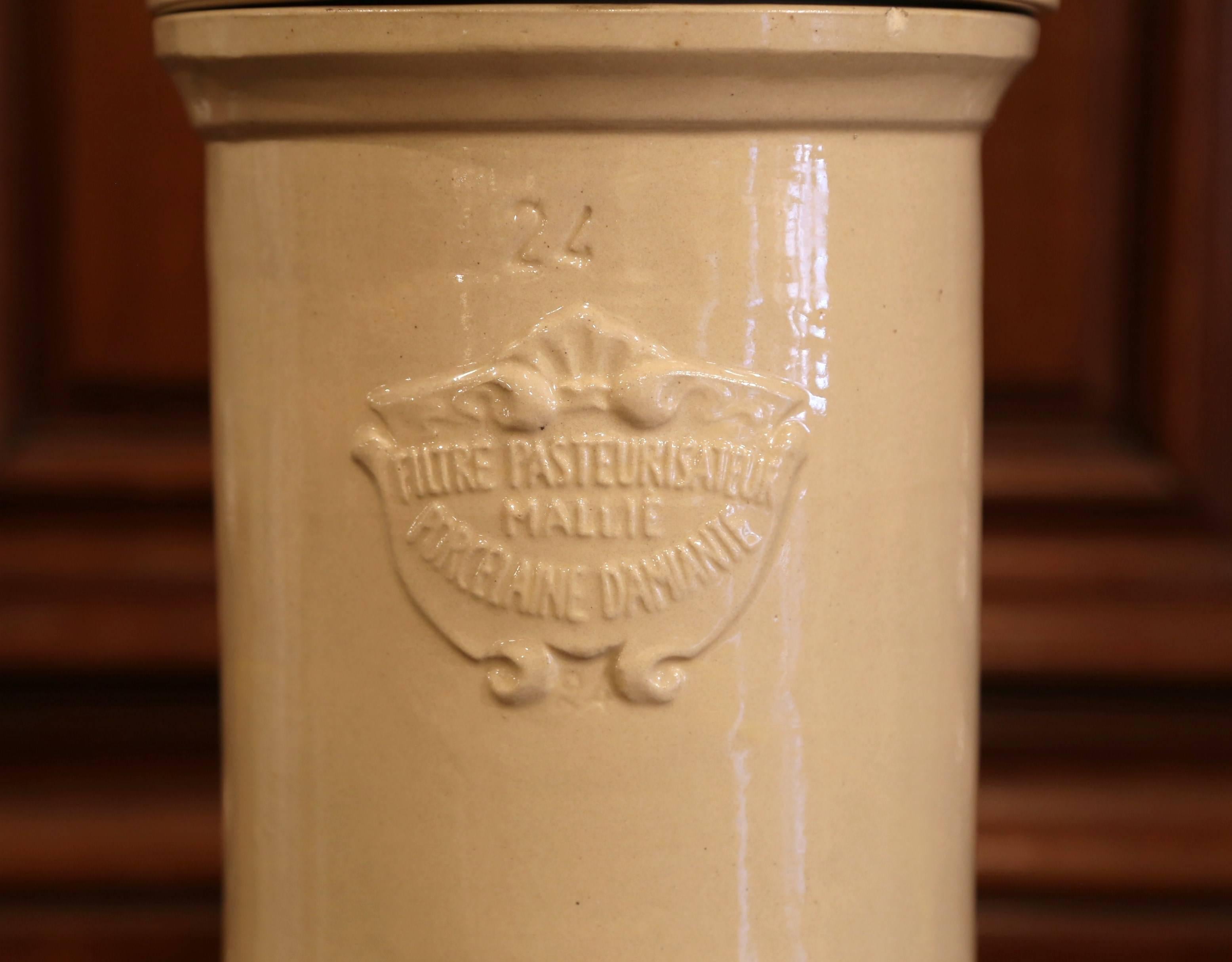 Français Article de pharmacie français du 19ème siècle en porcelaine émaillée à filtre à eau pour réservoir l'eau en vente