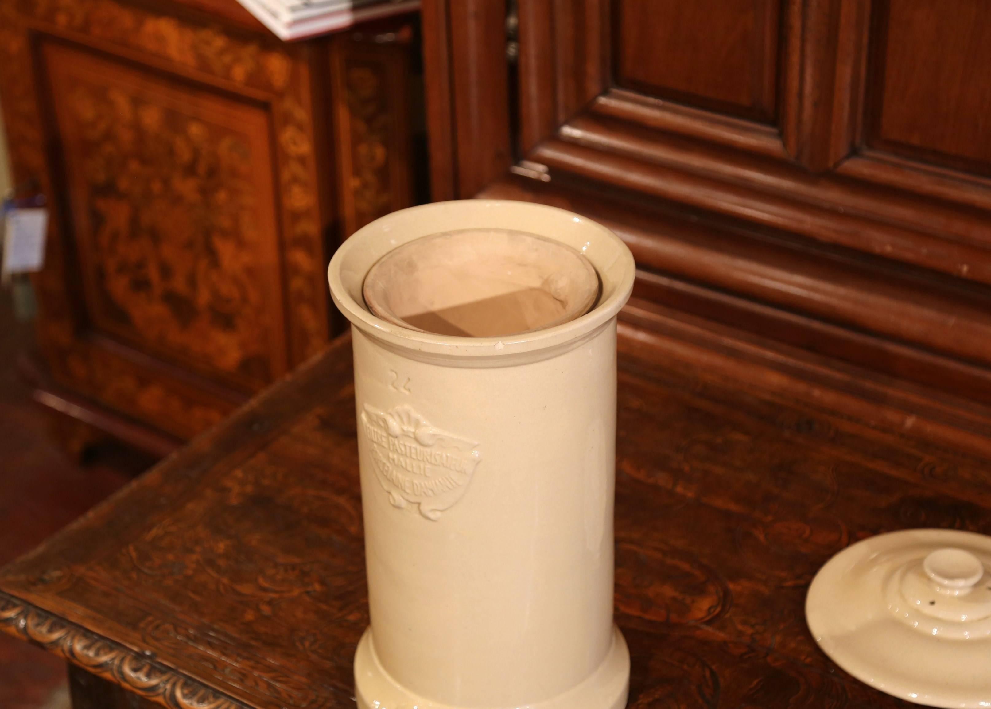 Céramique Article de pharmacie français du 19ème siècle en porcelaine émaillée à filtre à eau pour réservoir l'eau en vente