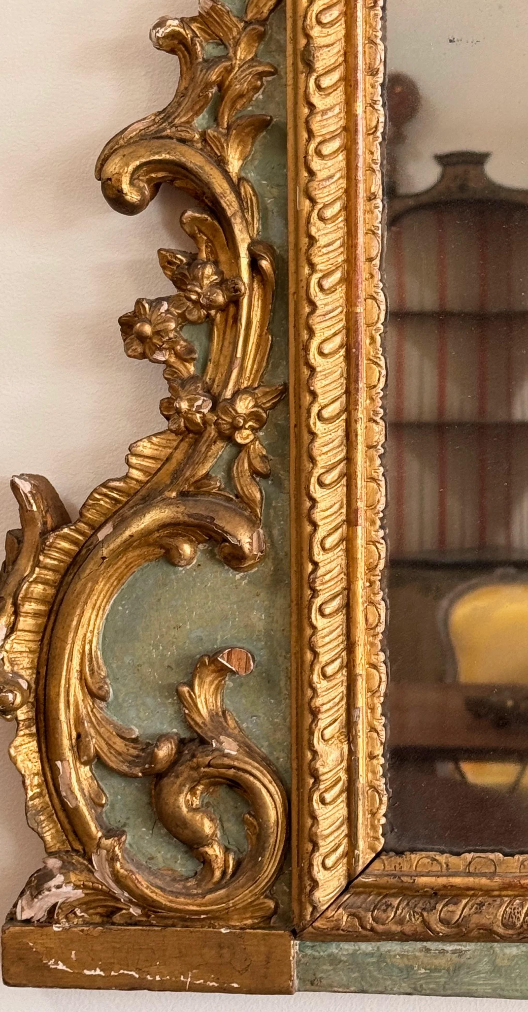 Gran espejo francés del siglo XIX pintado en verde y dorado en venta 1