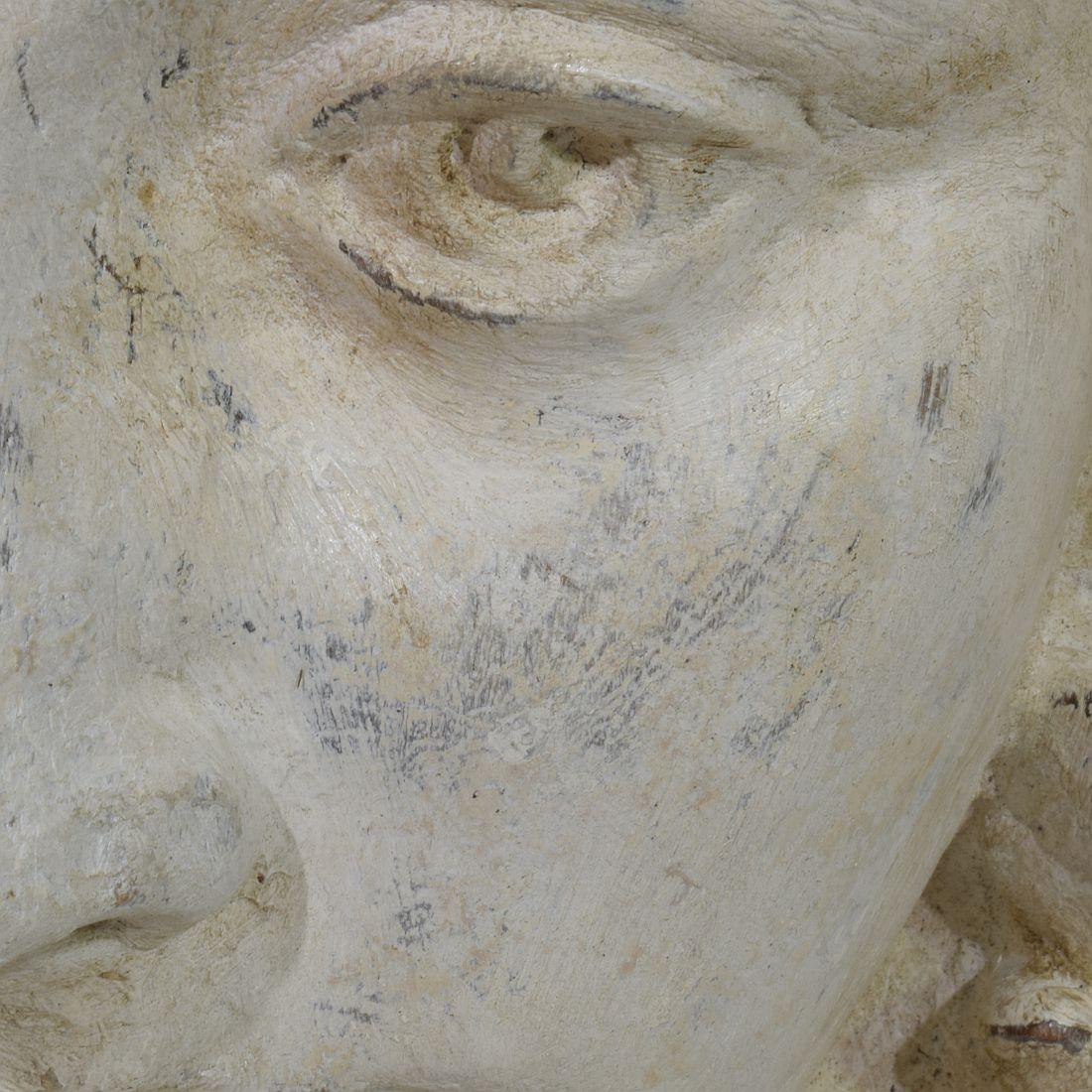 Grande tête en bois sculptée à la main au XIXe siècle 8