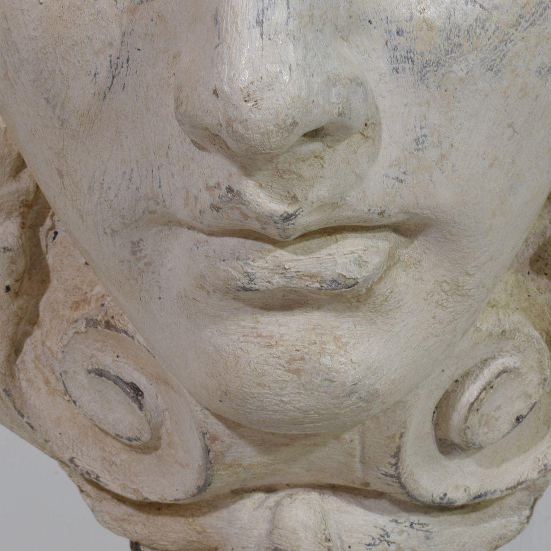 Grande tête en bois sculptée à la main au XIXe siècle 10