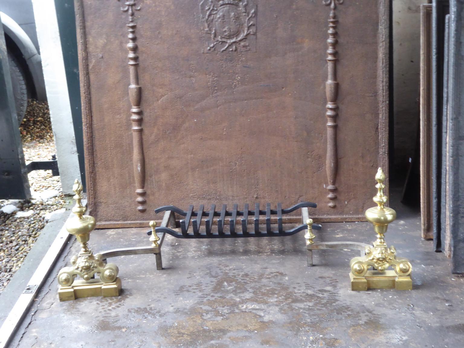 19th century French Louis XV fireplace basket, fire basket made of brass and wrought iron. The basket is in a good condition and is fully functional. The total width of the front of the grate is 114 cm (45 inch).