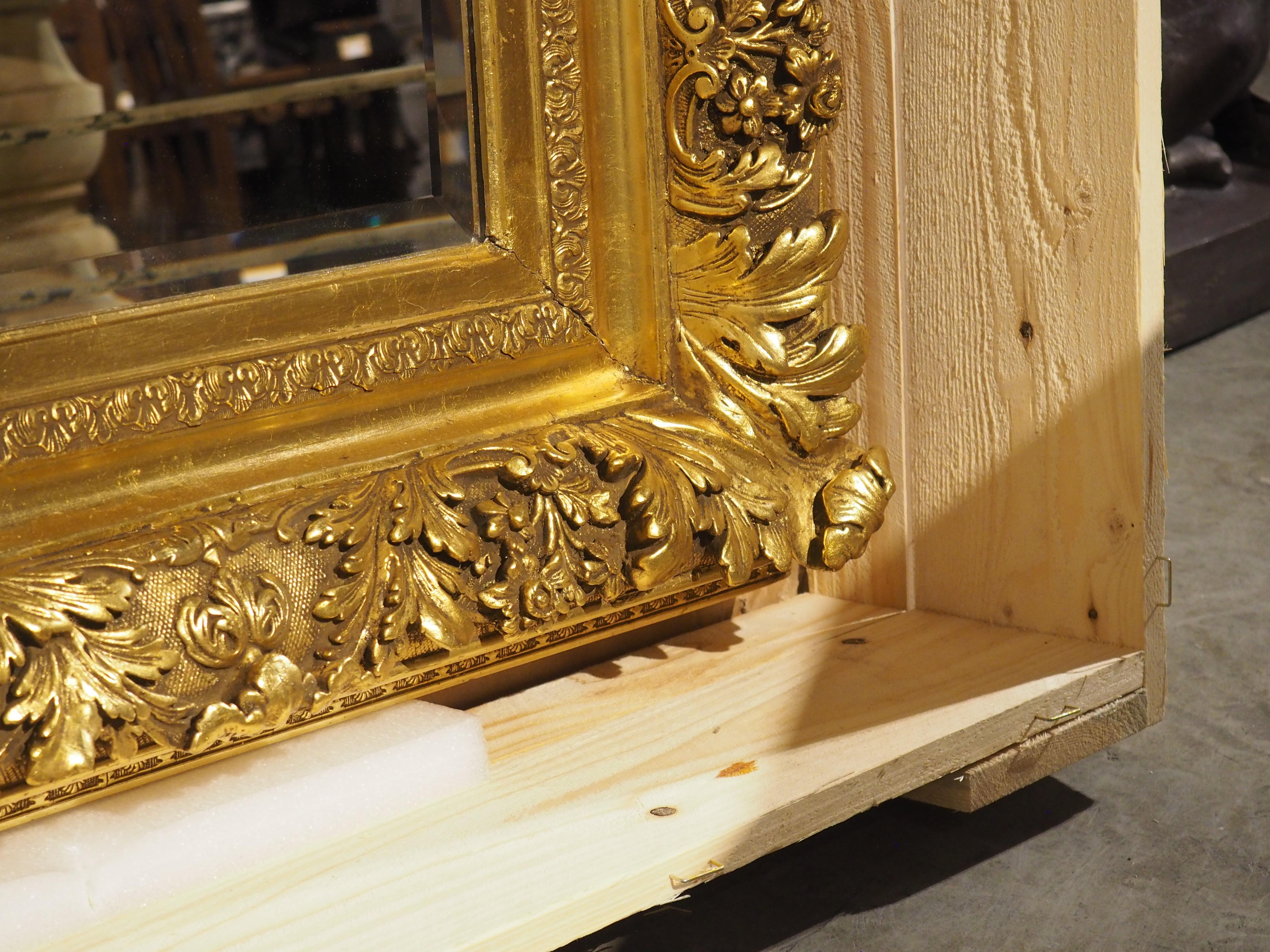 Grande specchio francese del XIX secolo in stile Luigi XV in legno dorato, 62,25 x 46,5 pollici in vendita 5