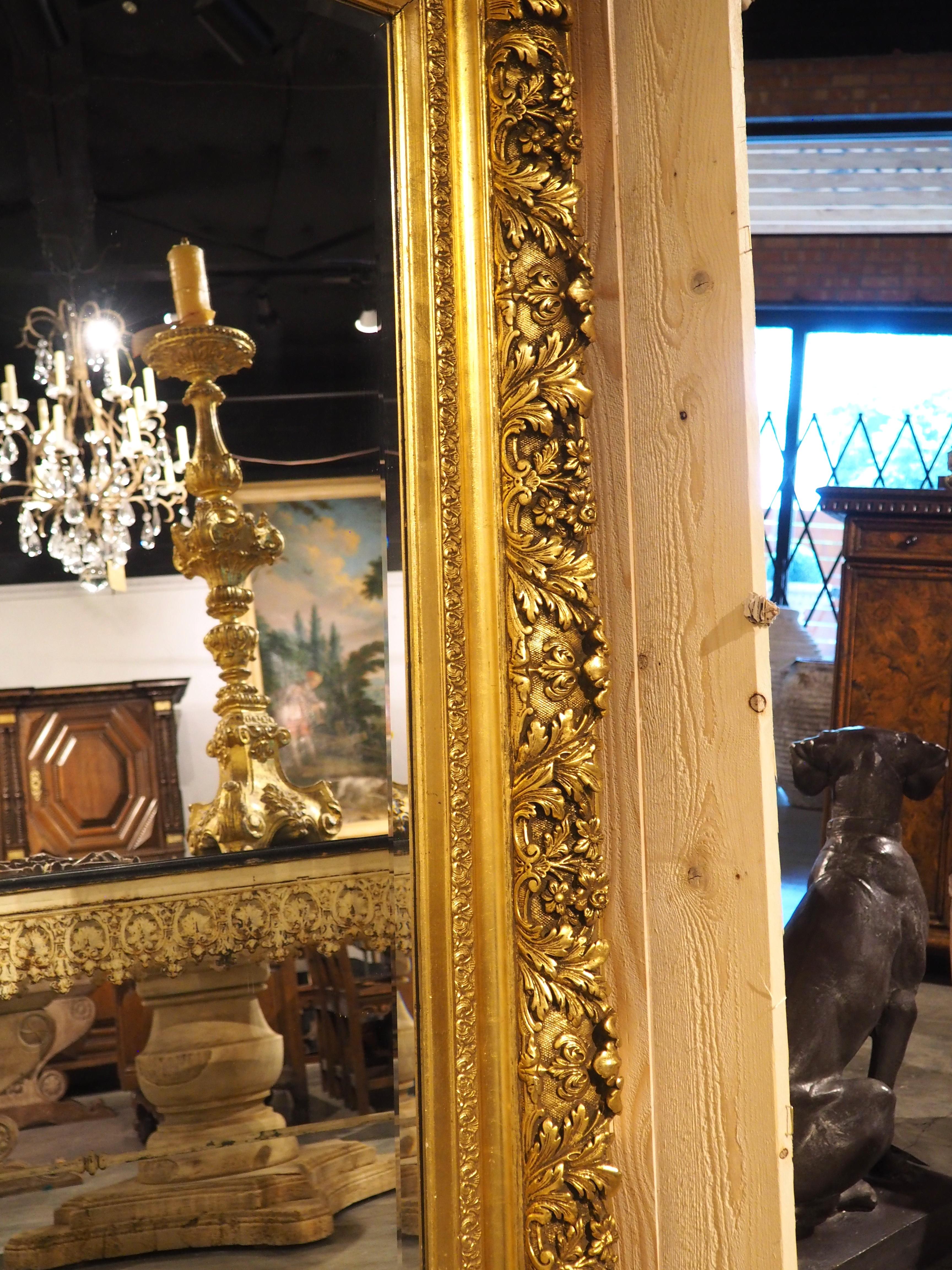 Grande specchio francese del XIX secolo in stile Luigi XV in legno dorato, 62,25 x 46,5 pollici in vendita 8