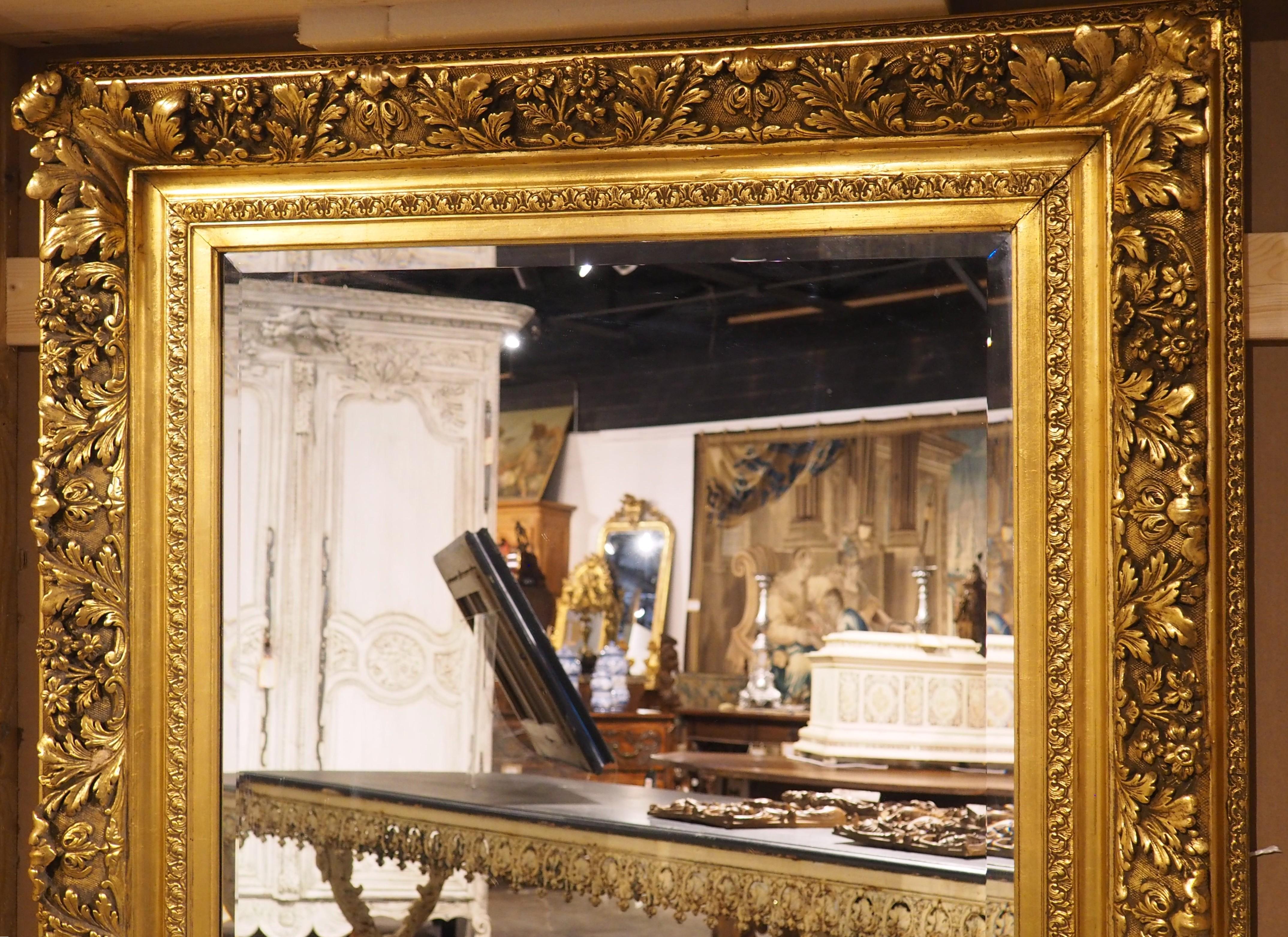 Grande specchio francese del XIX secolo in stile Luigi XV in legno dorato, 62,25 x 46,5 pollici in vendita 10