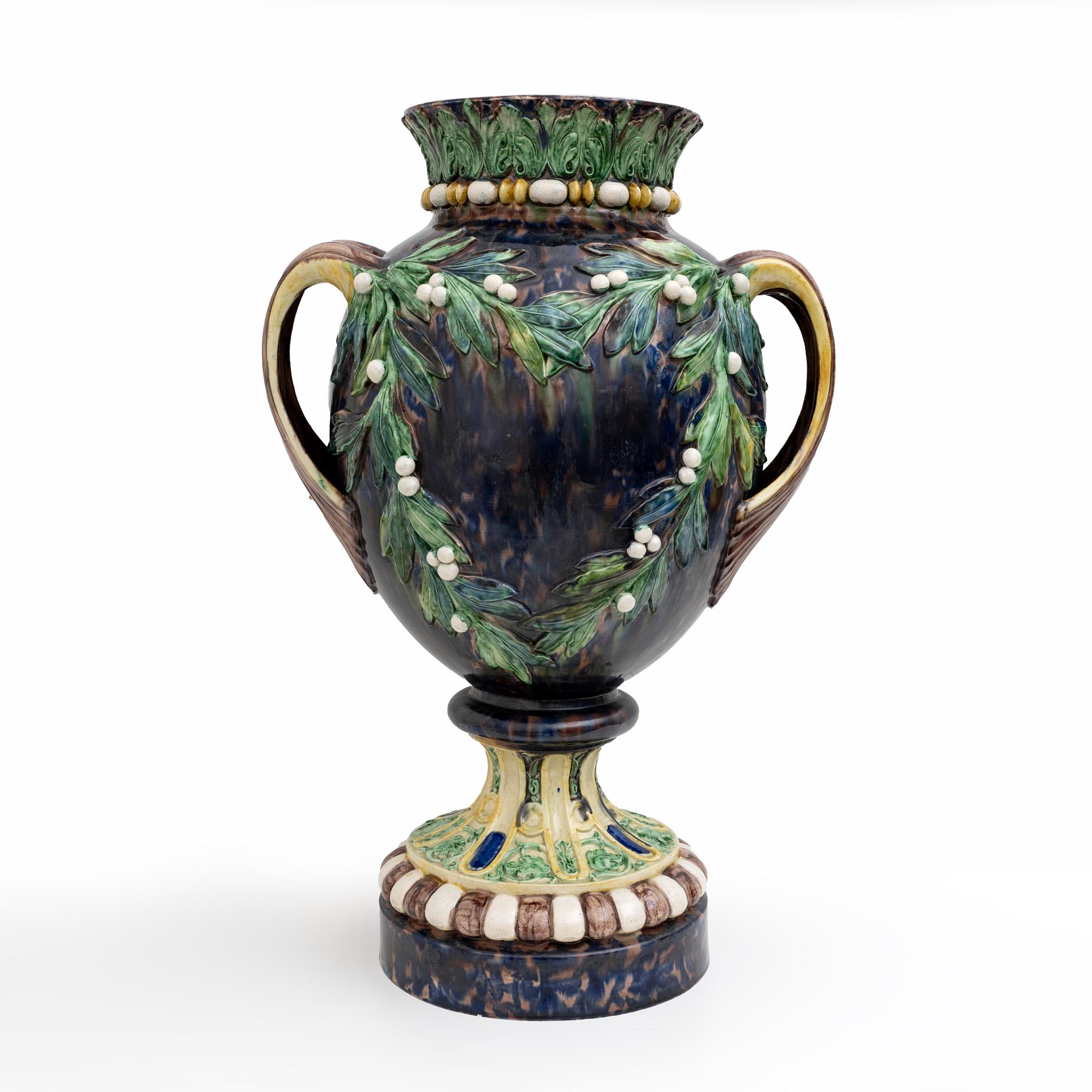 Grand vase Palissy Renaissance en majolique française du 19ème siècle avec bout à queue d'aronde, 1880 Bon état - En vente à Puglia, Puglia