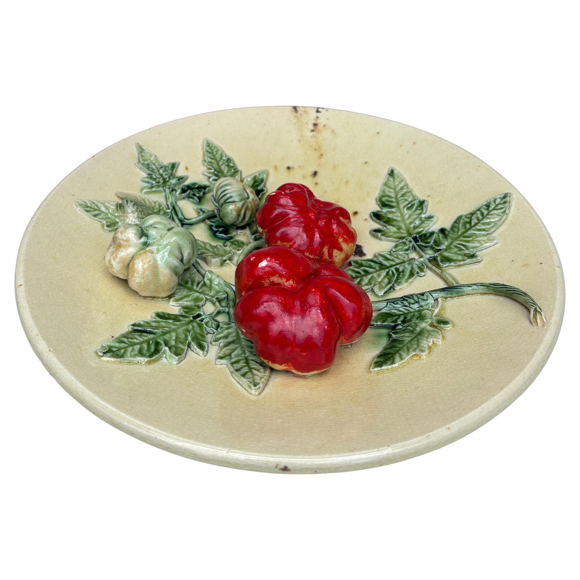 Rare grand plat à tomates en majolique française du XIXe siècle.
Du sud de la France à la Provence.
Trompe l'œil.
12 pouces de diamètre.
Profondeur / 2 pouces.

