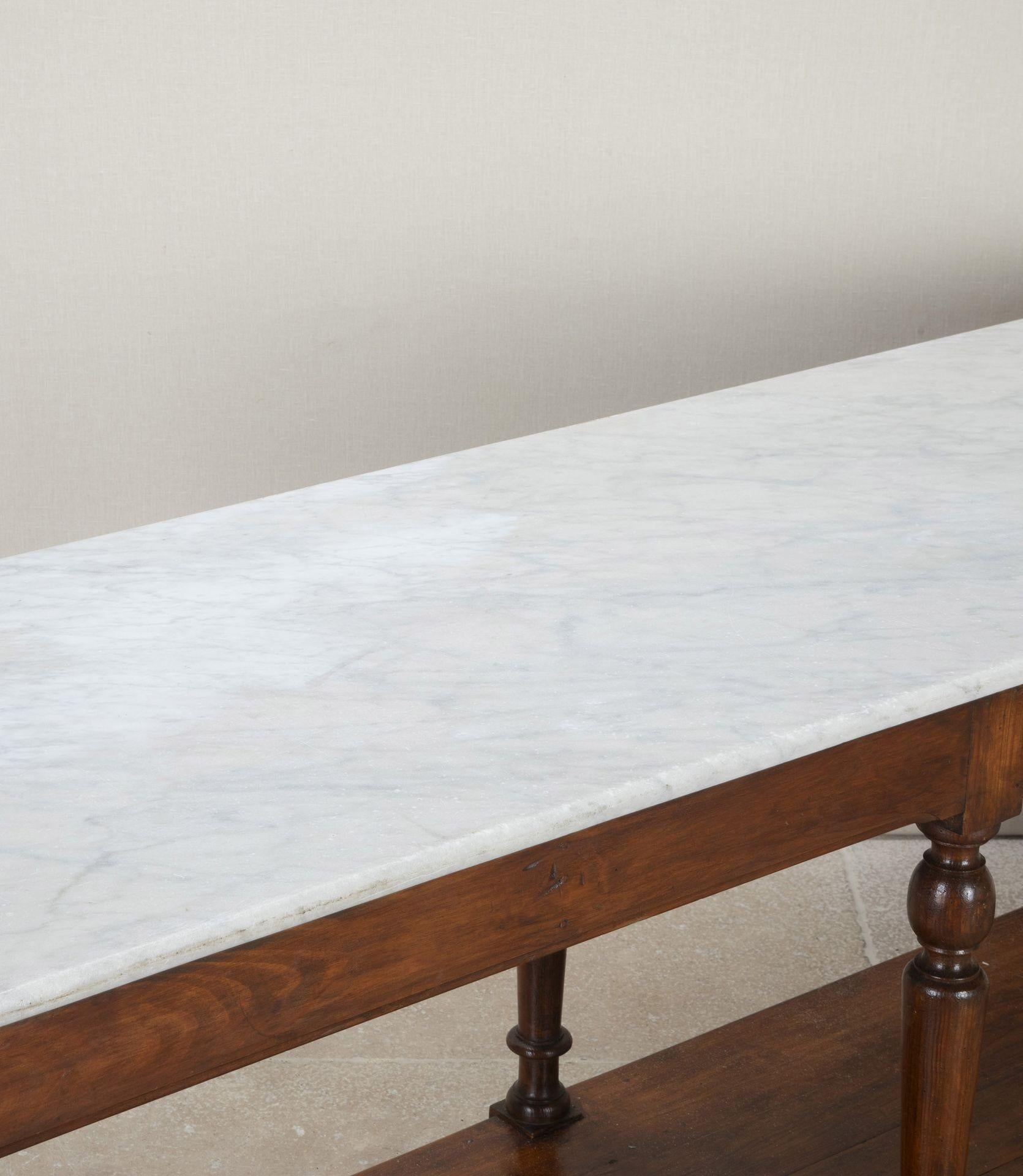 Grande bancone da pasticceria francese del XIX secolo con piano in marmo in vendita 3