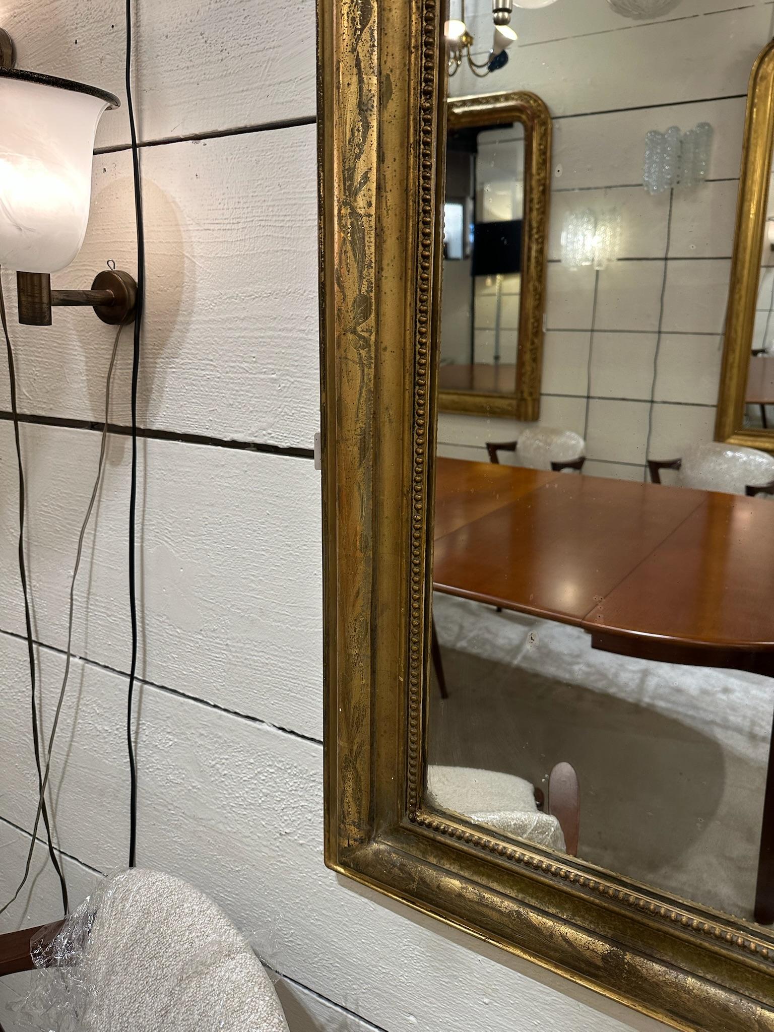 Louis-Philippe Grand miroir français du XIXe siècle gravé de décorations florales en vente