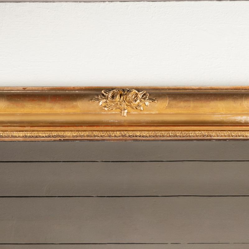 Francese Grande specchio francese del XIX secolo in legno intagliato e dorato in vendita