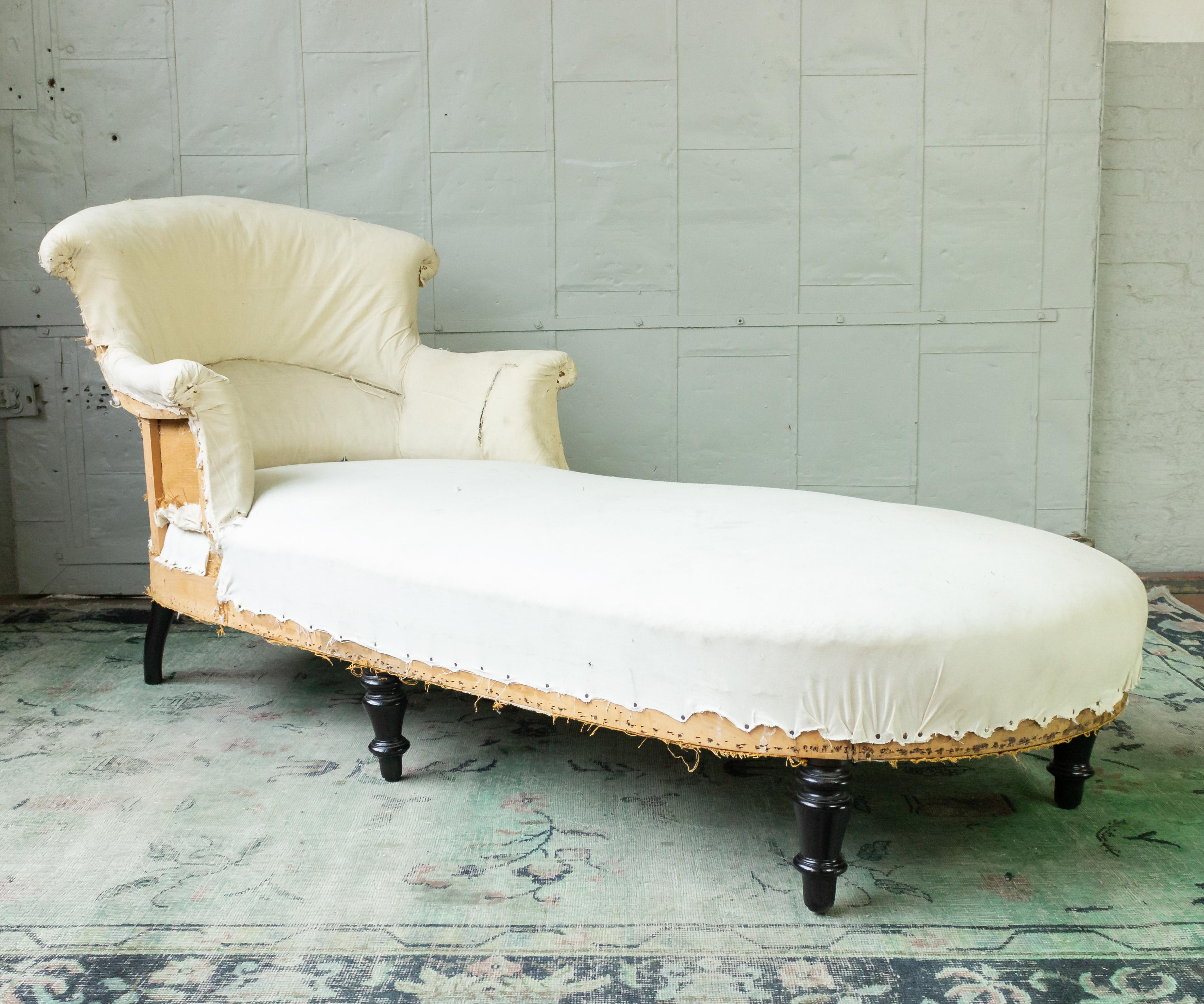 Large 19th Century French Napoleon III Chaise Longue In Good Condition In Buchanan, NY