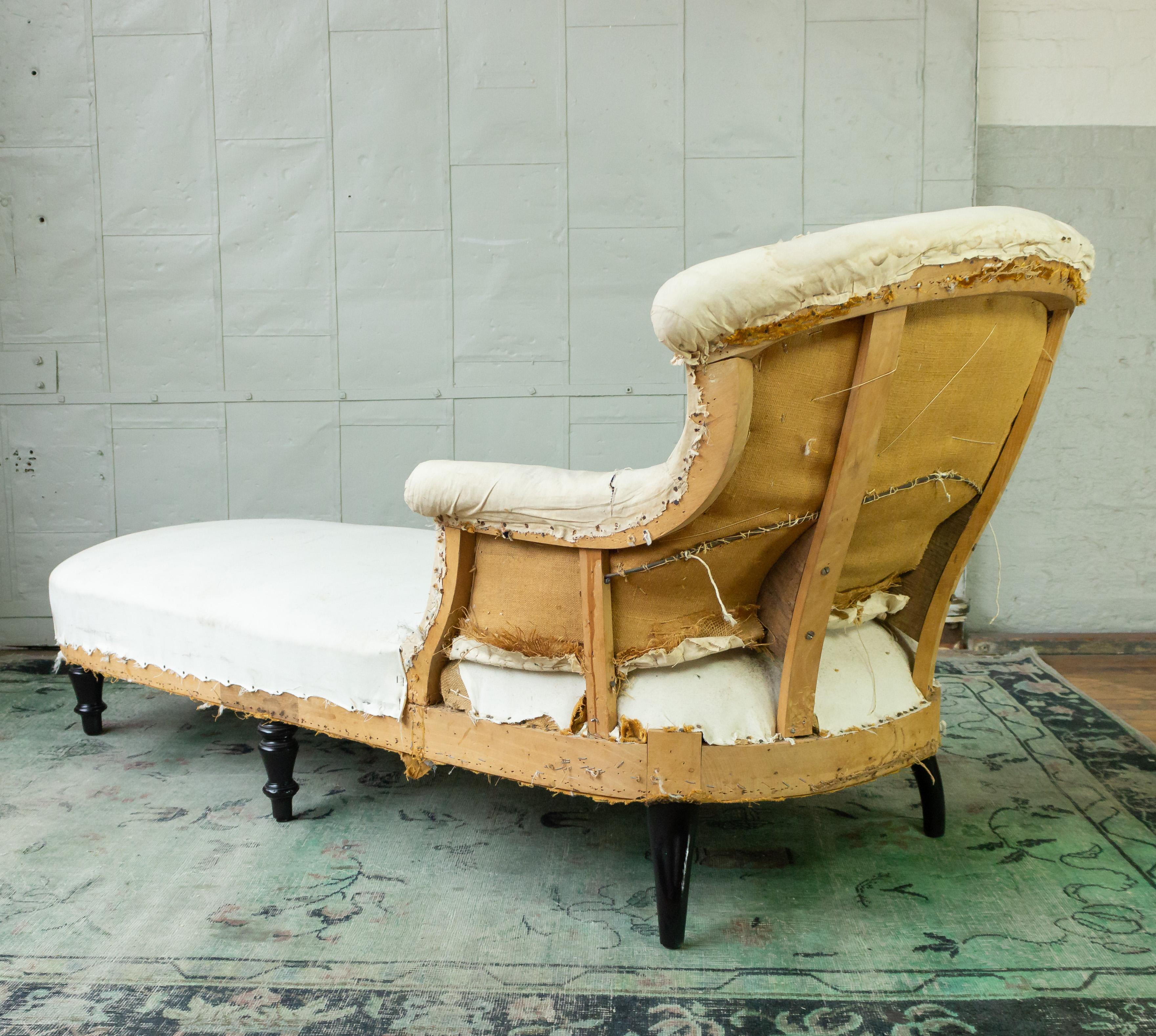 Large 19th Century French Napoleon III Chaise Longue 1