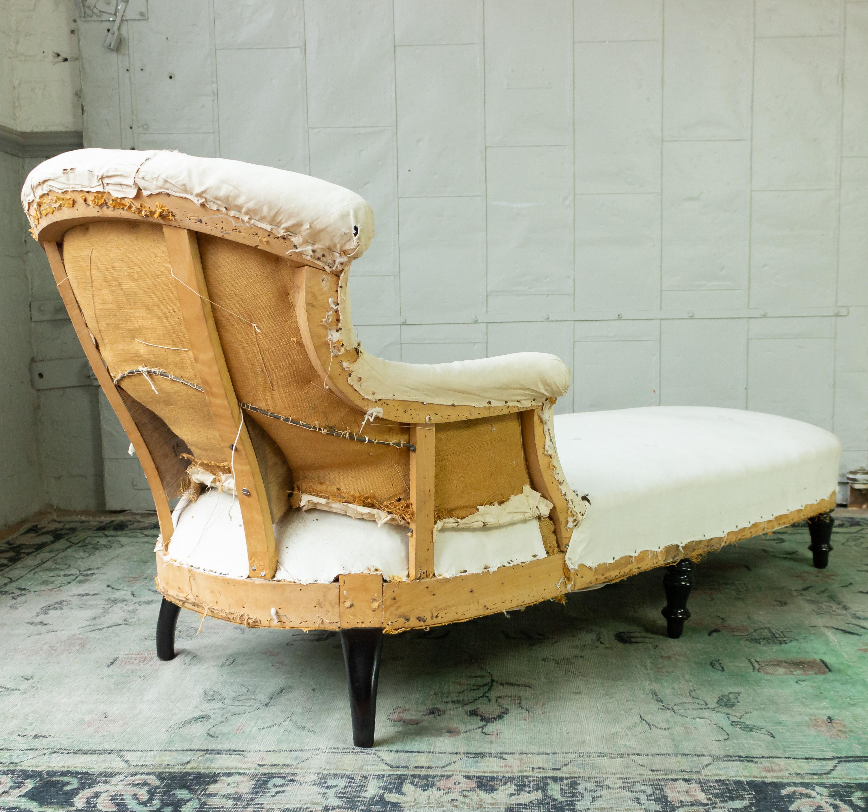 Large 19th Century French Napoleon III Chaise Longue 3
