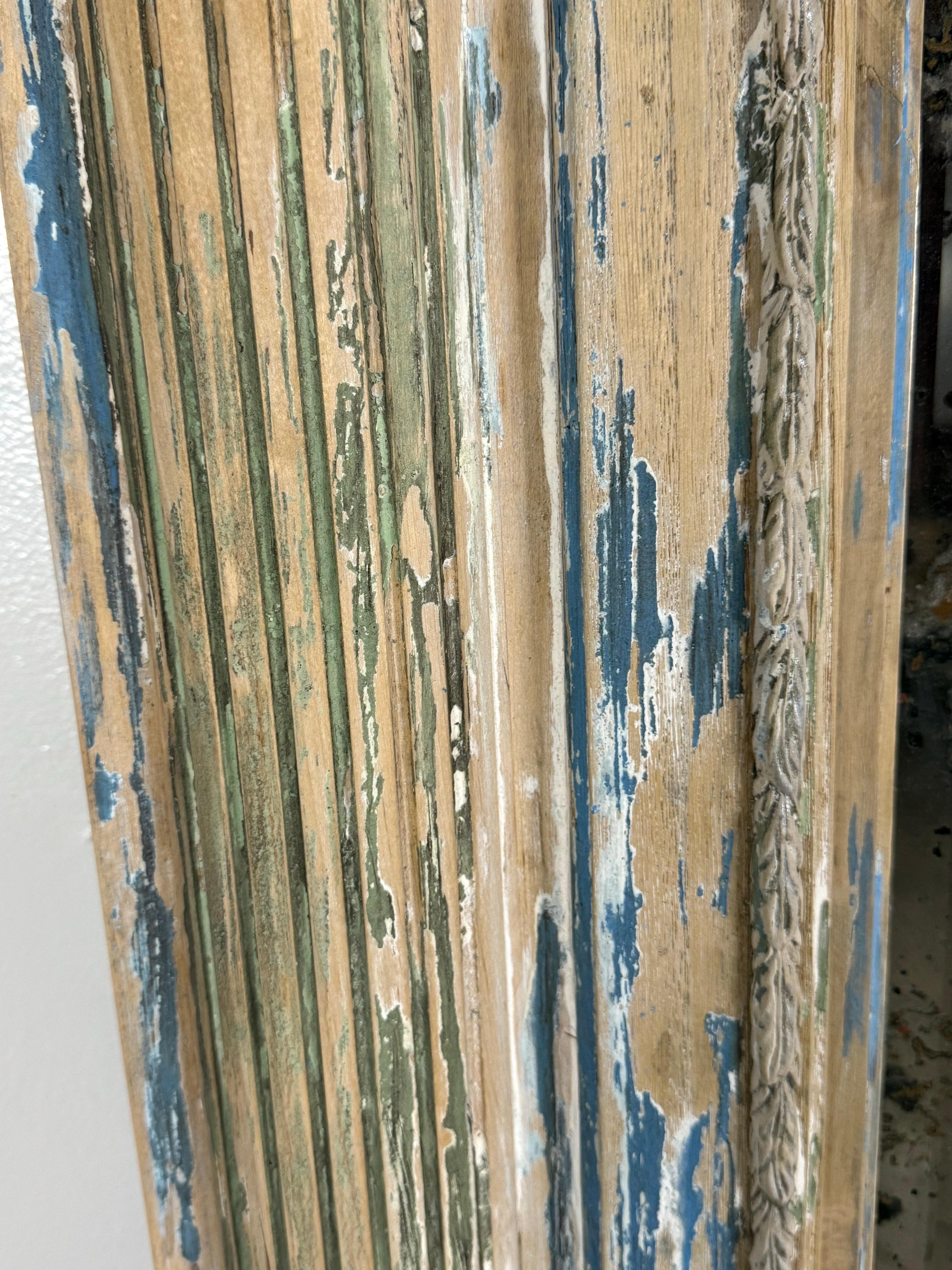 Français Large 19th Century French Neoclassical Trumeau Mirror with Aged Painted Finish en vente