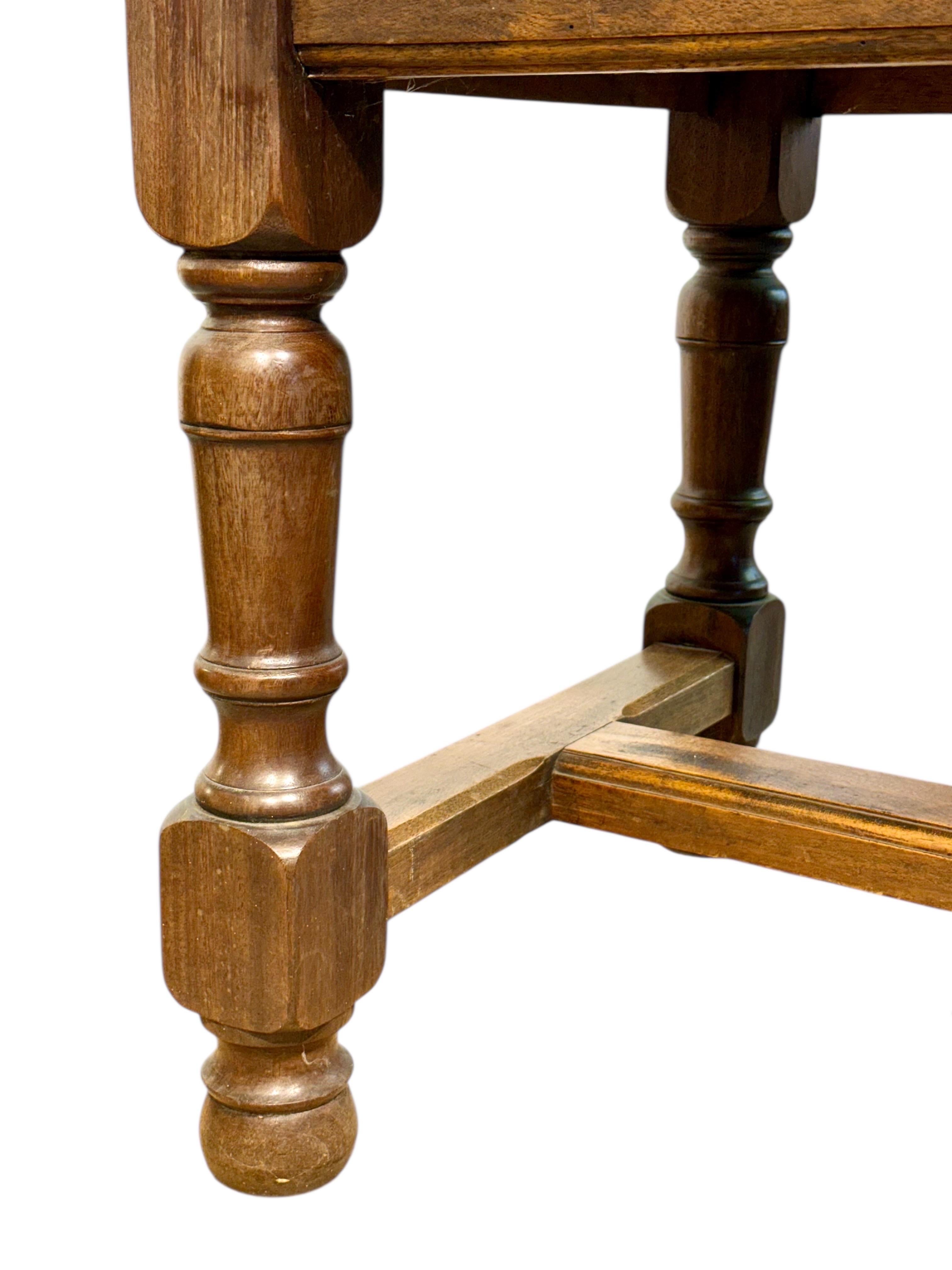 Grande table de ferme en chêne français du 19e siècle avec tiroir en vente 6