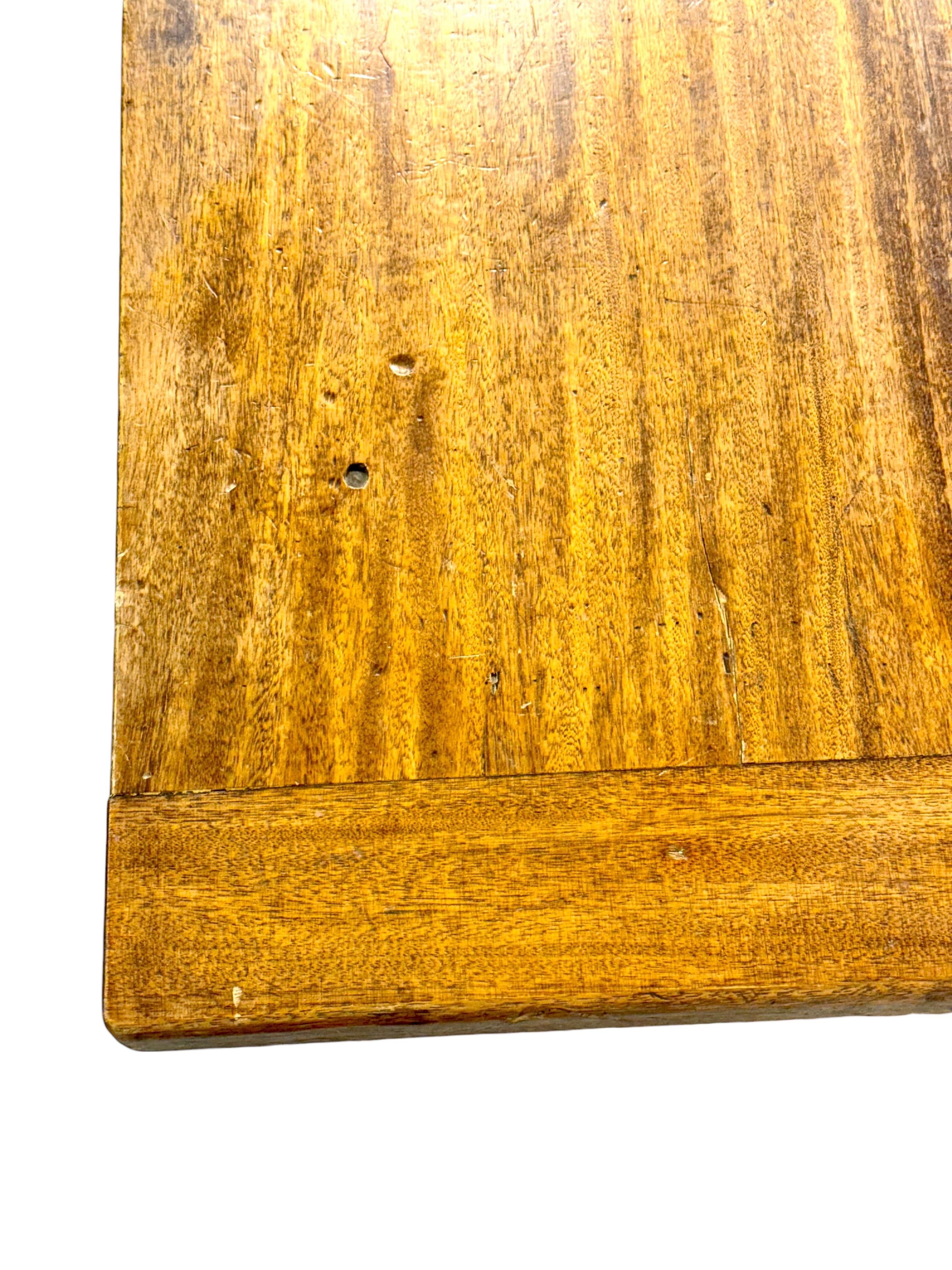 Grande table de ferme en chêne français du 19e siècle avec tiroir en vente 10