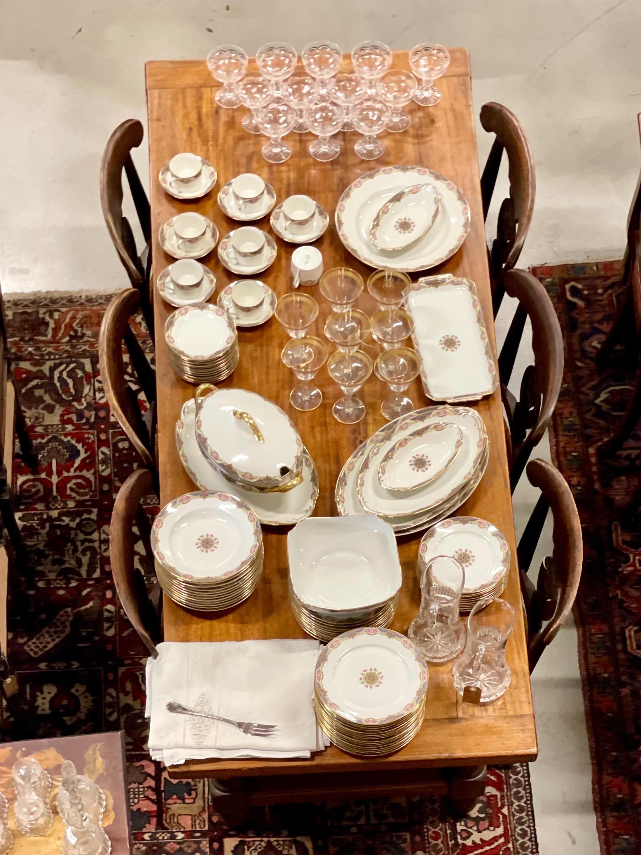 Grande table de ferme en chêne français du 19e siècle avec tiroir en vente 11