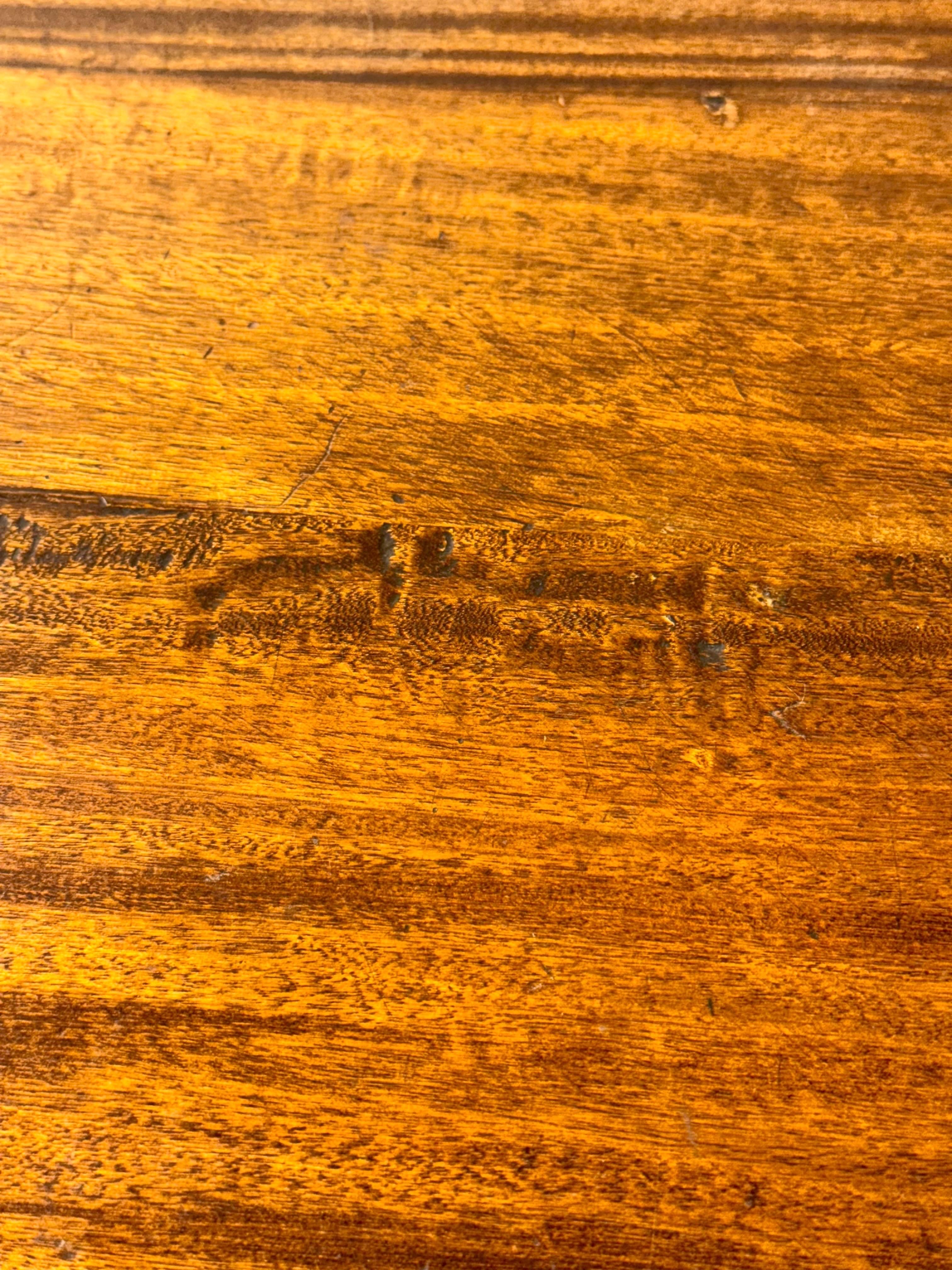 Grande table de ferme en chêne français du 19e siècle avec tiroir en vente 12