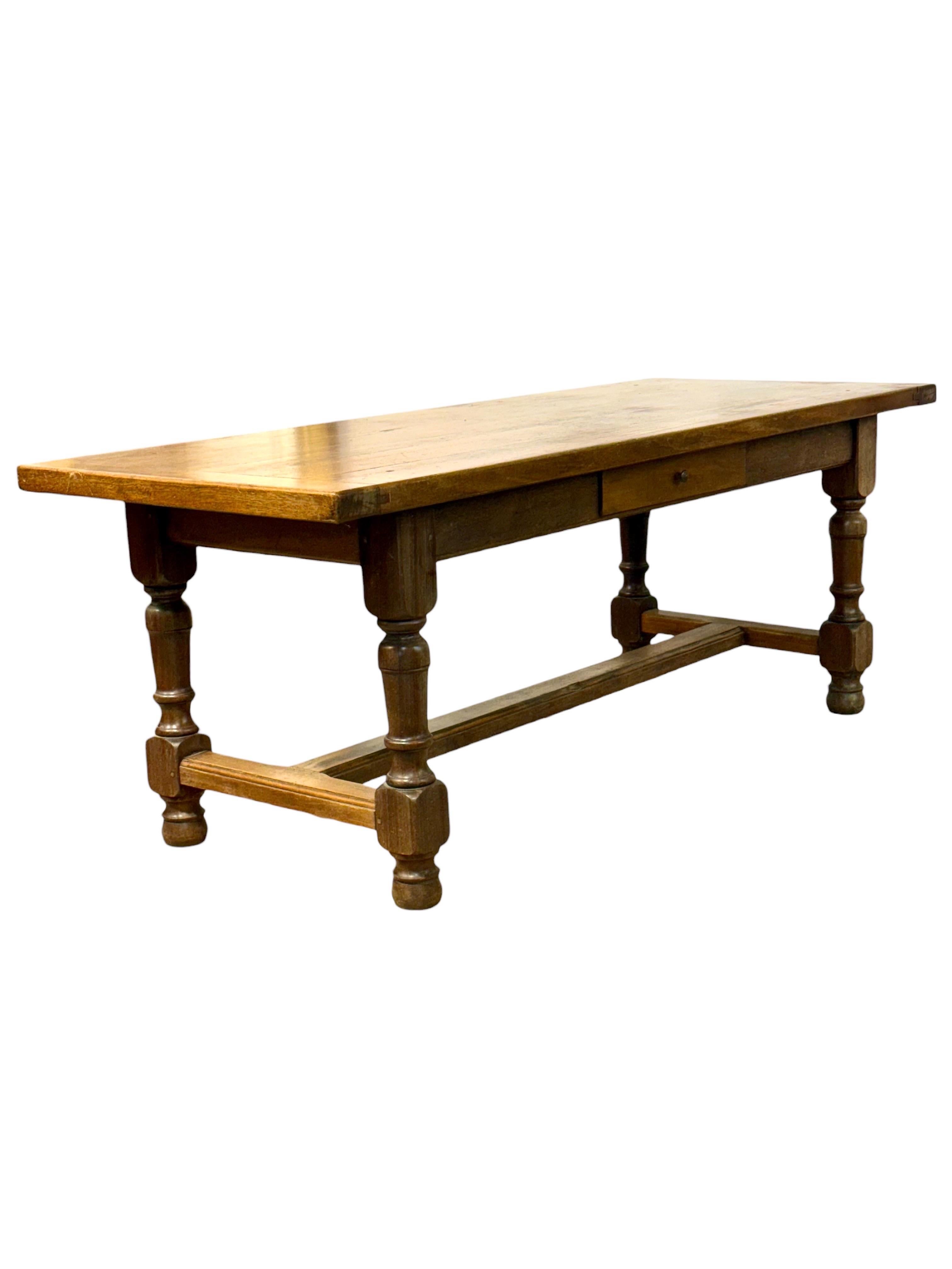 XIXe siècle Grande table de ferme en chêne français du 19e siècle avec tiroir en vente
