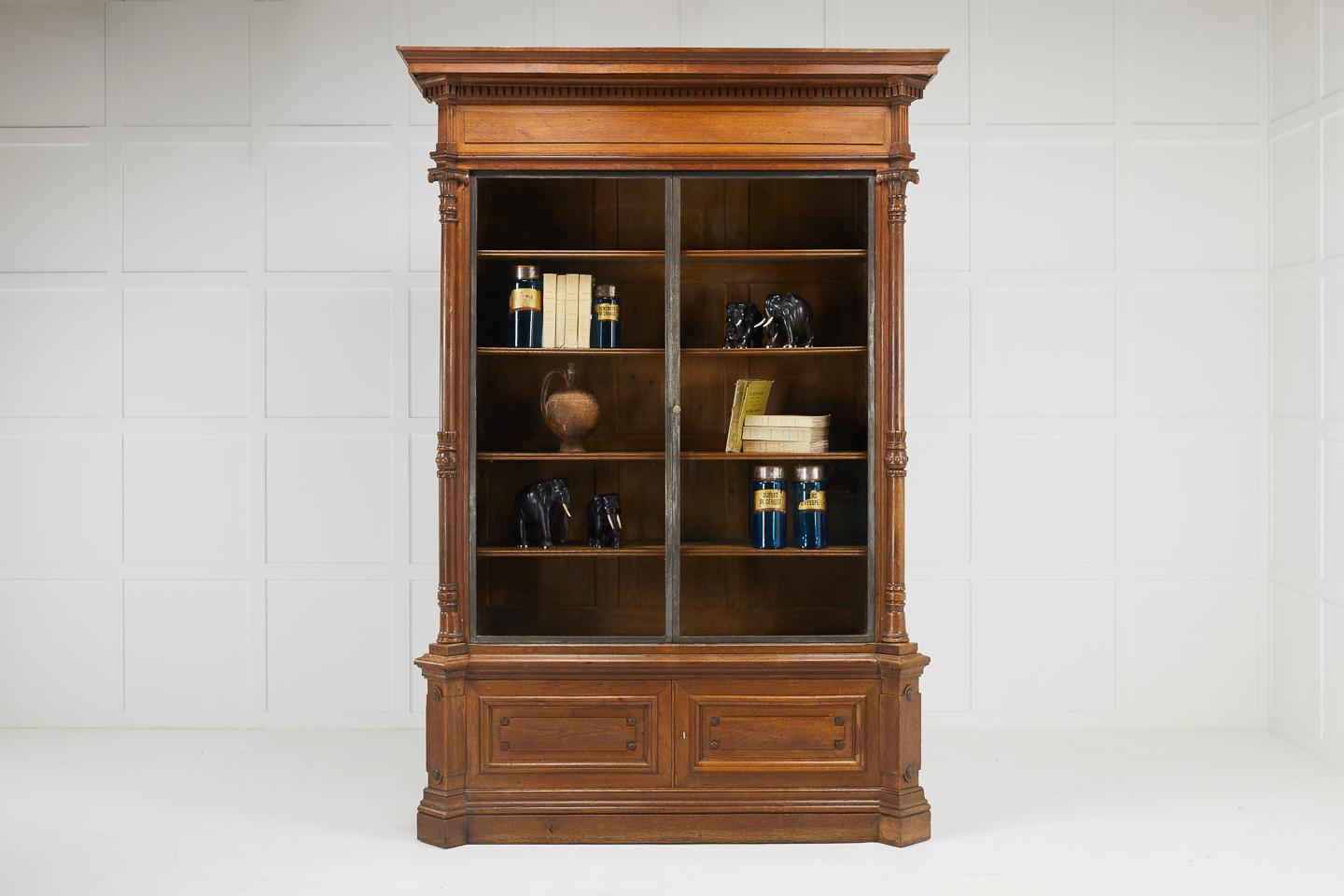 Large 19th Century French Oak Library Bookcase (Schmiedeeisen) im Angebot
