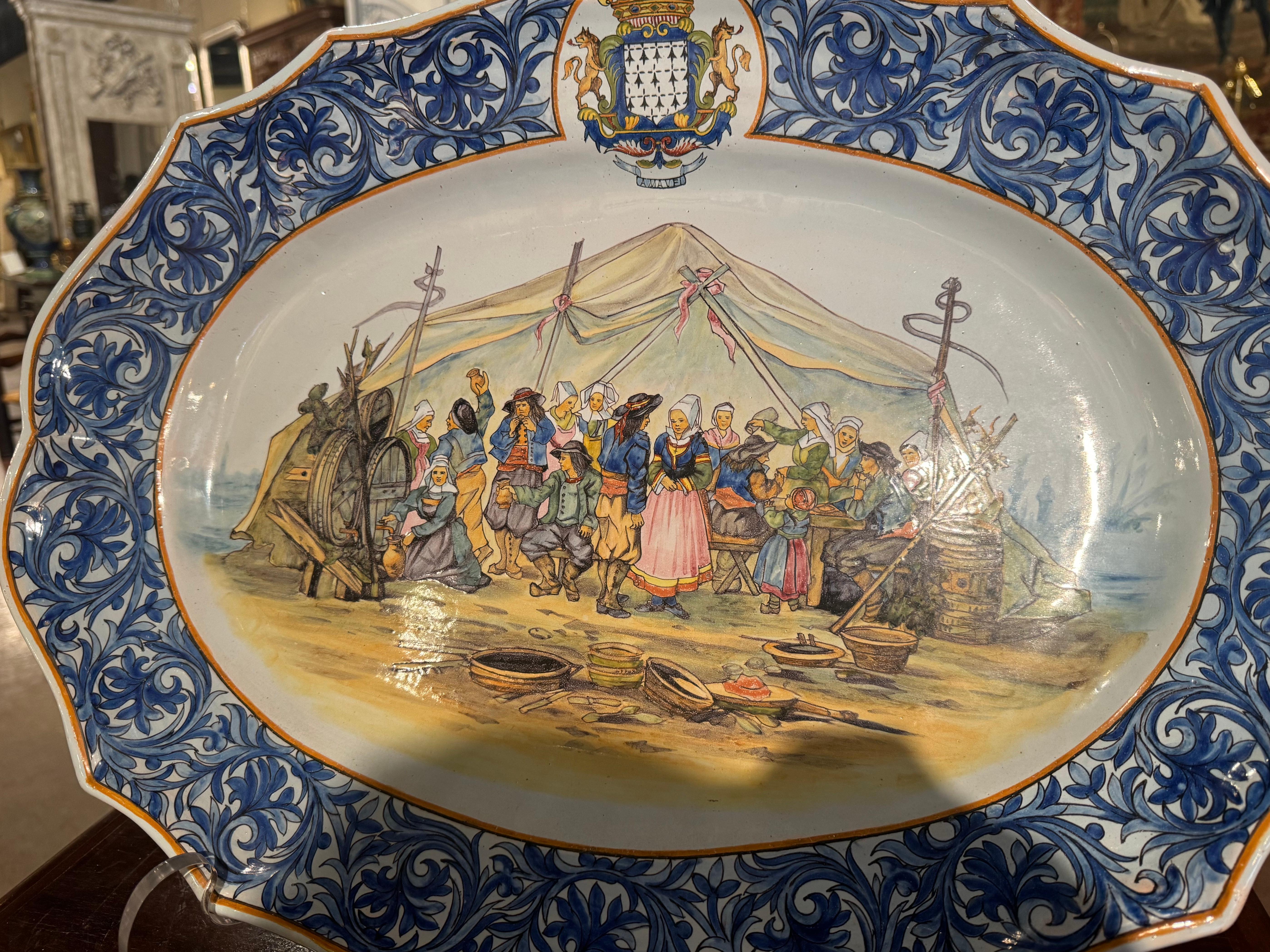 Français Grand plateau de service Beau Quimper en faïence peinte du 19ème siècle en vente