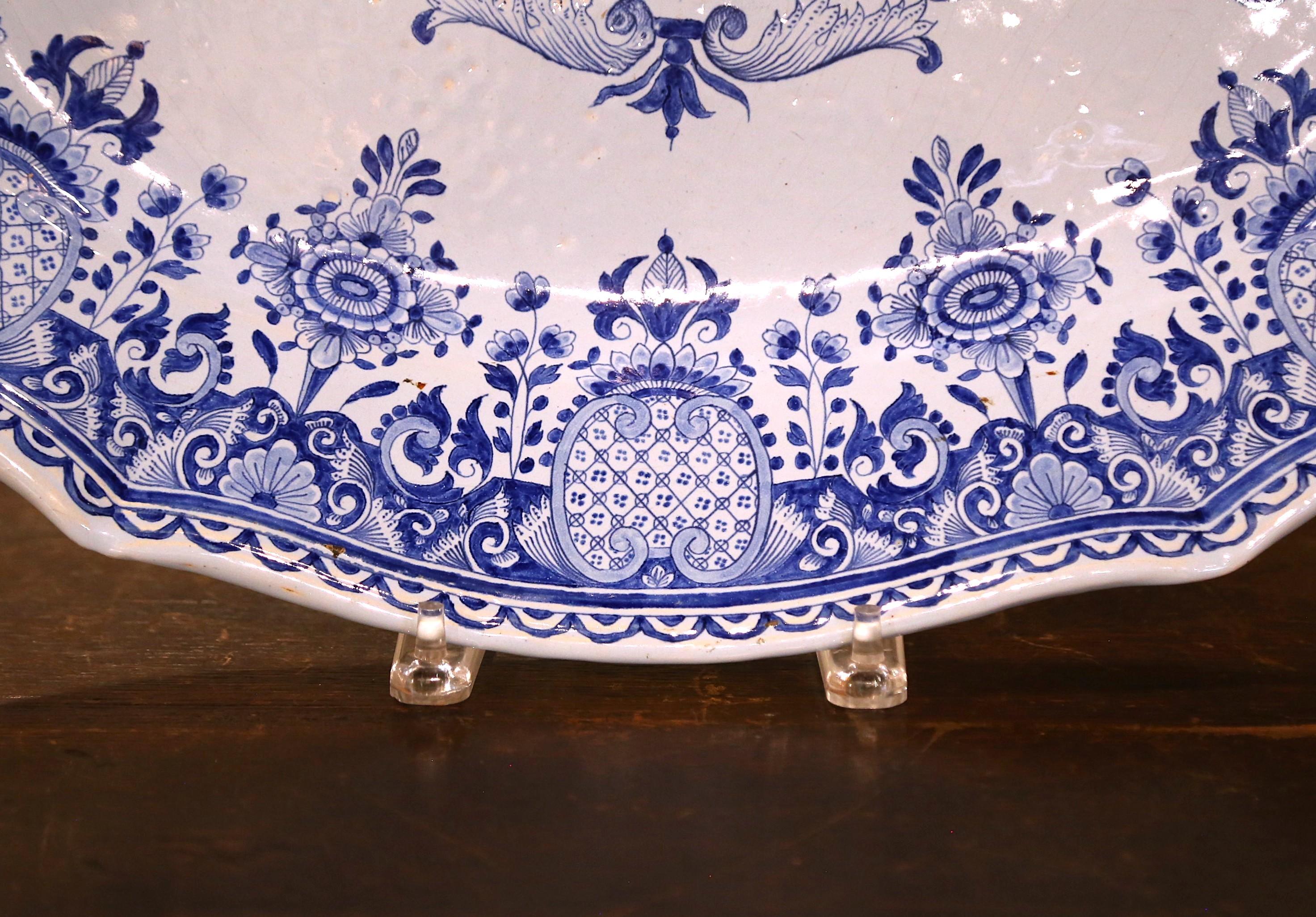 Gran bandeja de servir de loza pintada francesa del siglo XIX Beau Quimper Porquier Francés en venta