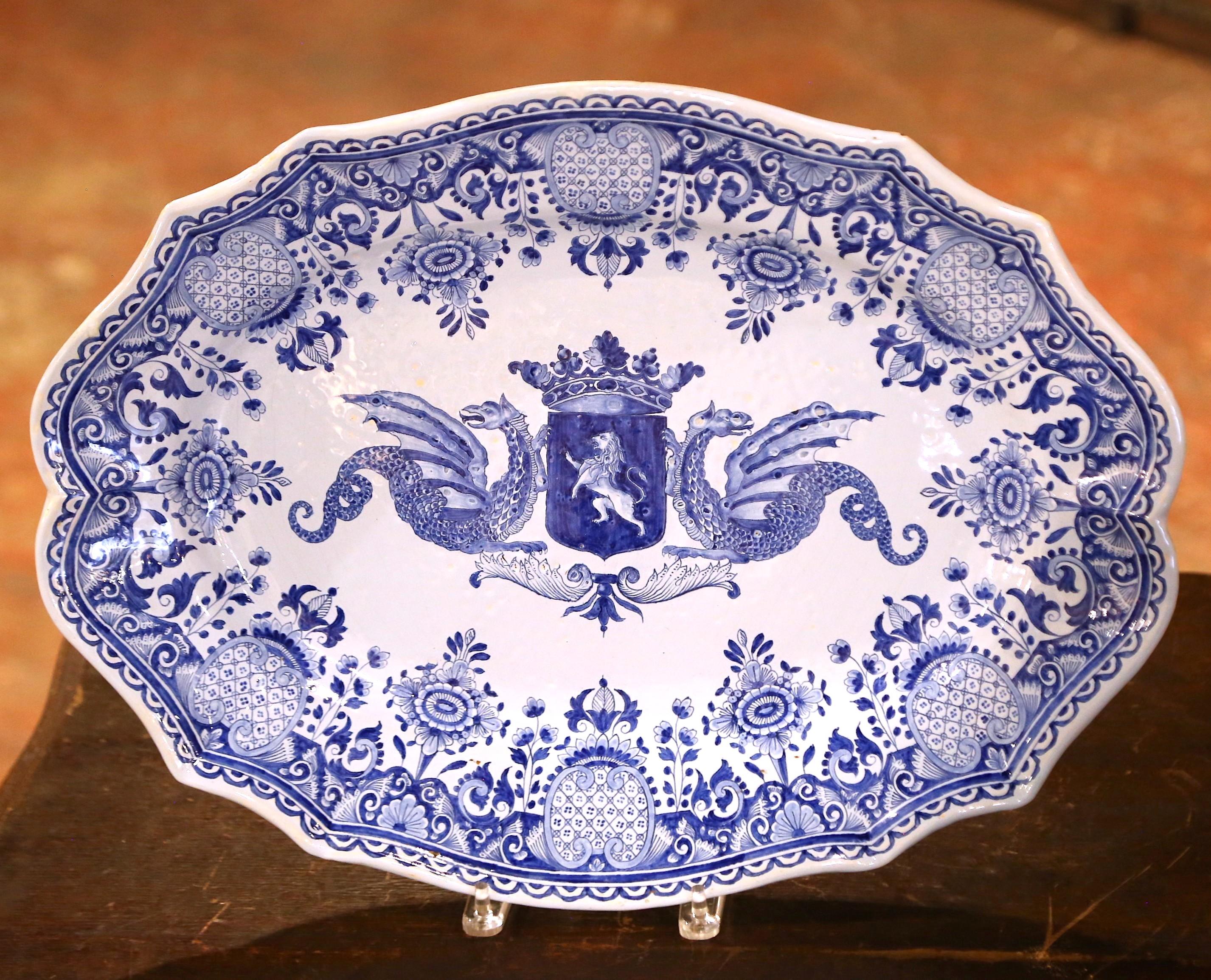 Gran bandeja de servir de loza pintada francesa del siglo XIX Beau Quimper Porquier Pintado a mano en venta