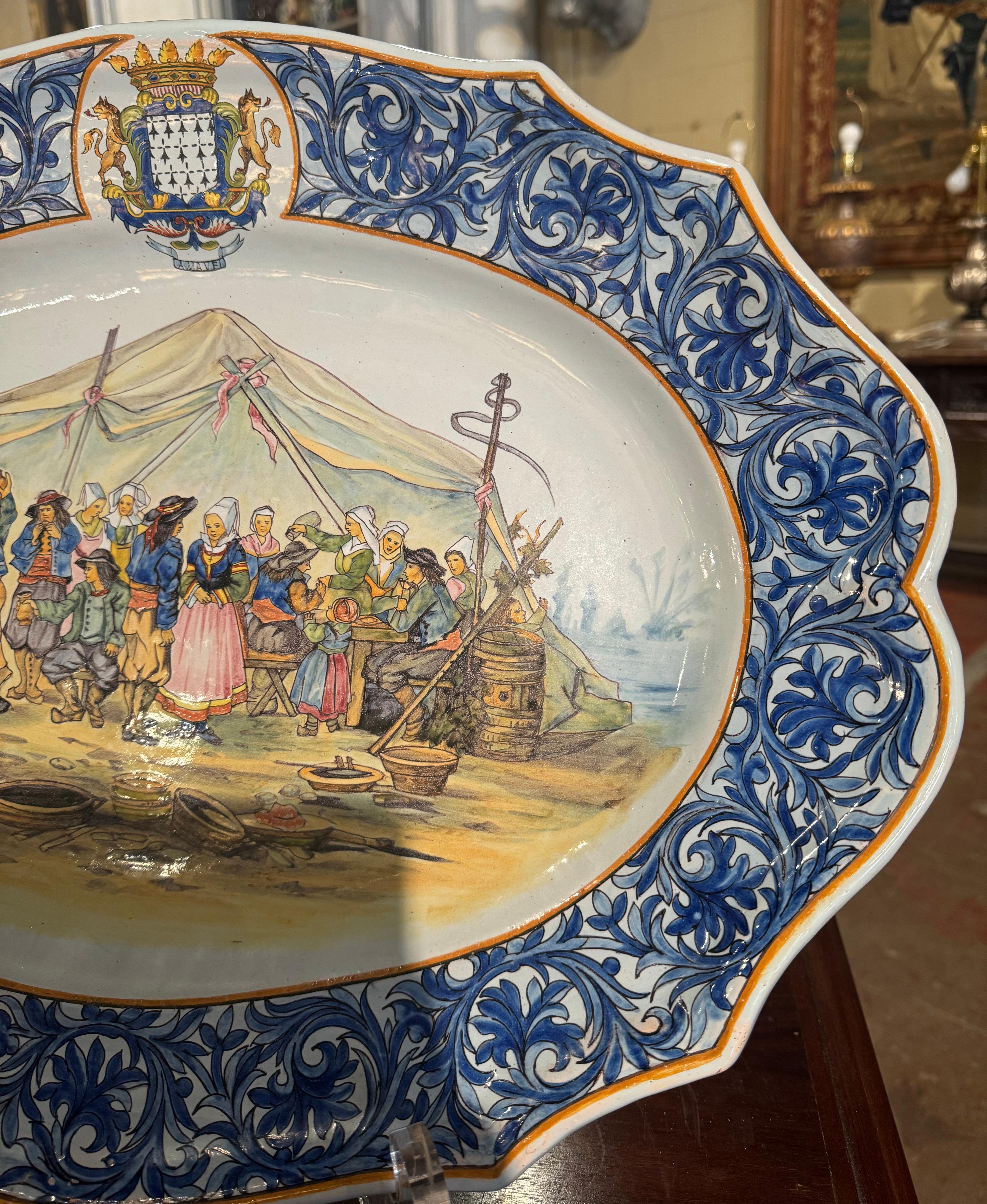 Grand plateau de service Beau Quimper en faïence peinte du 19ème siècle en vente 1