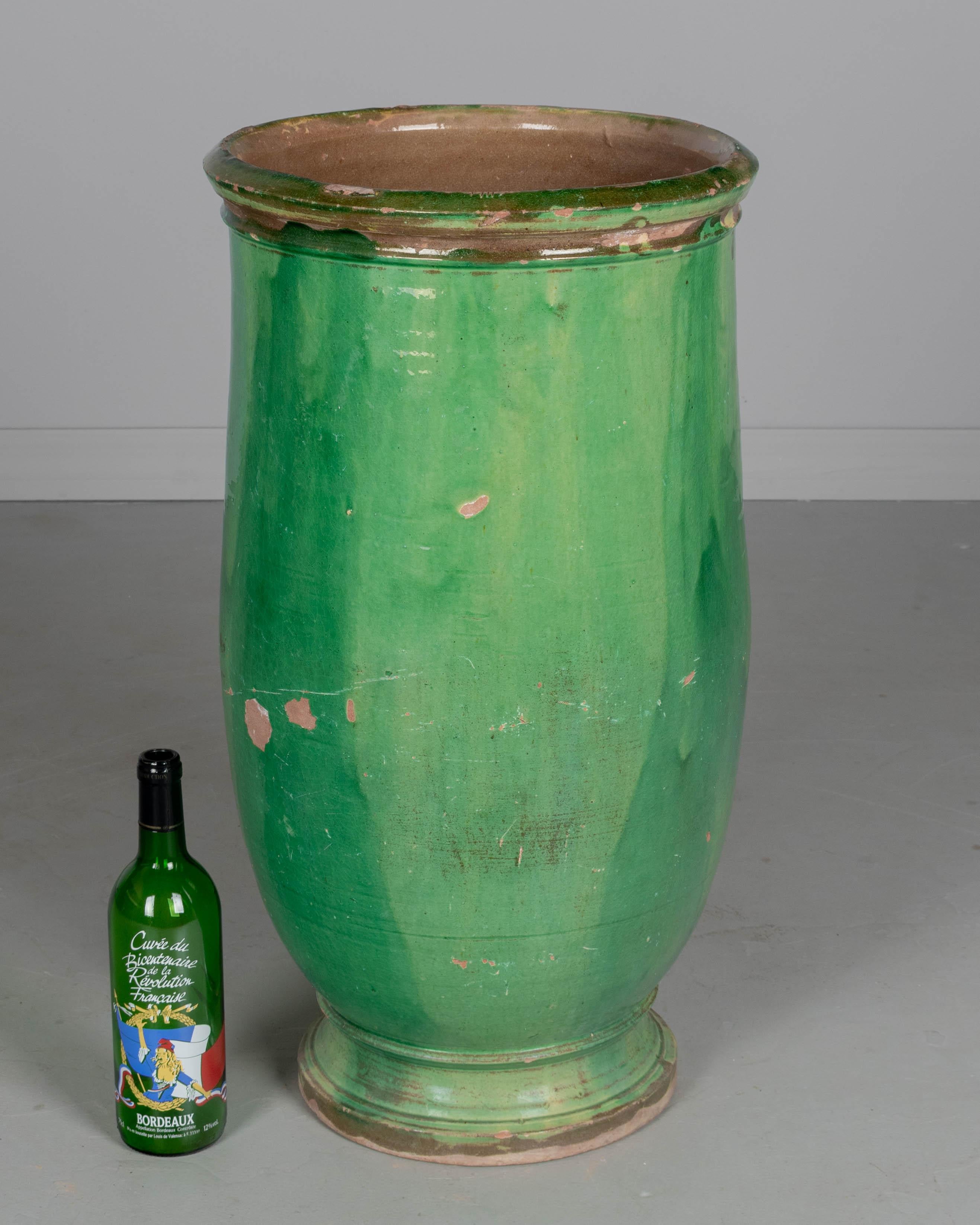 Großes französisches JAR oder Pflanzgefäß aus dem 19. (Französische Provence) im Angebot