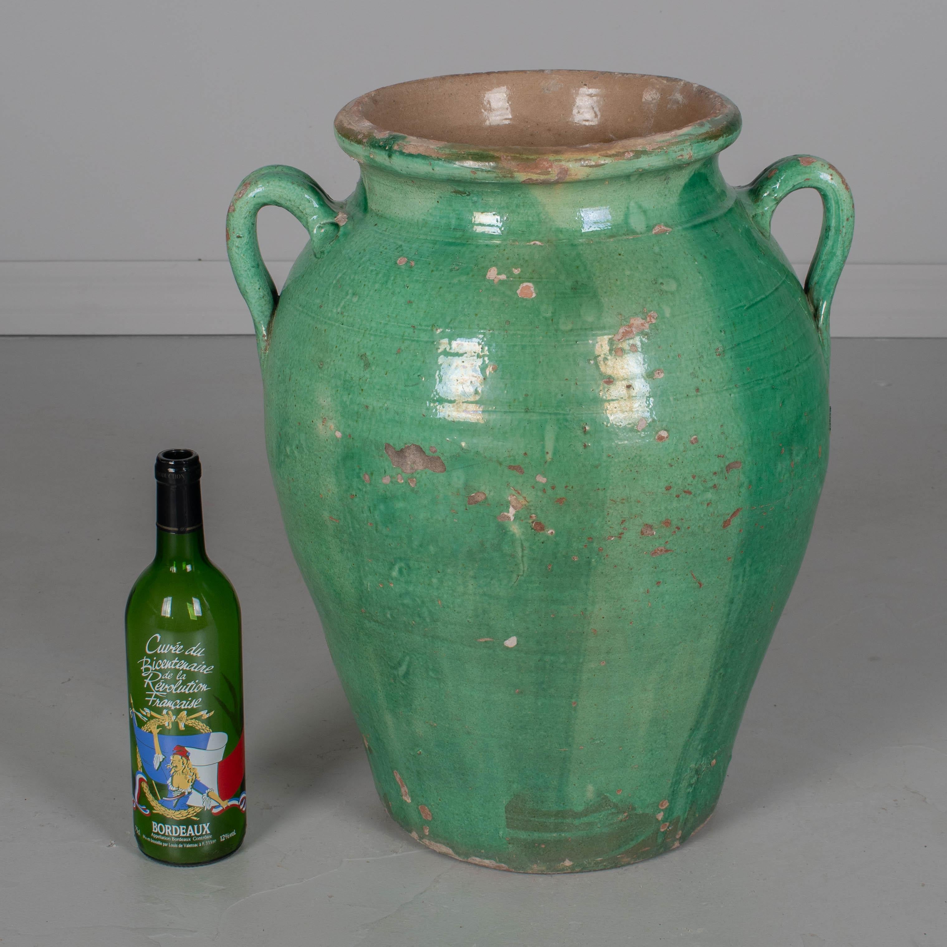 Großes französisches Keramikgefäß oder Vase aus dem 19. Jahrhundert (Französisch) im Angebot