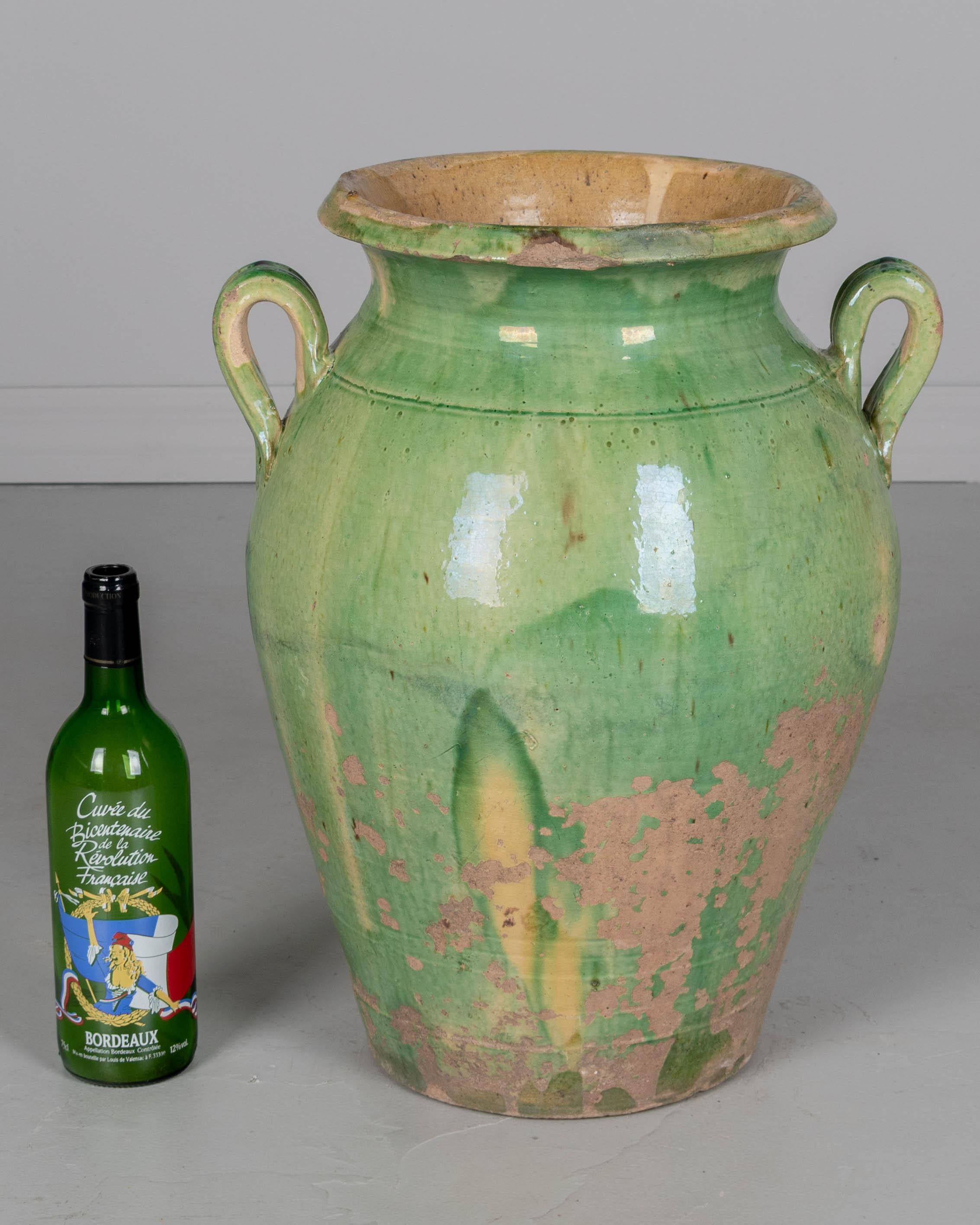 Großes französisches Keramikgefäß oder Vase aus dem 19. Jahrhundert (Französisch) im Angebot
