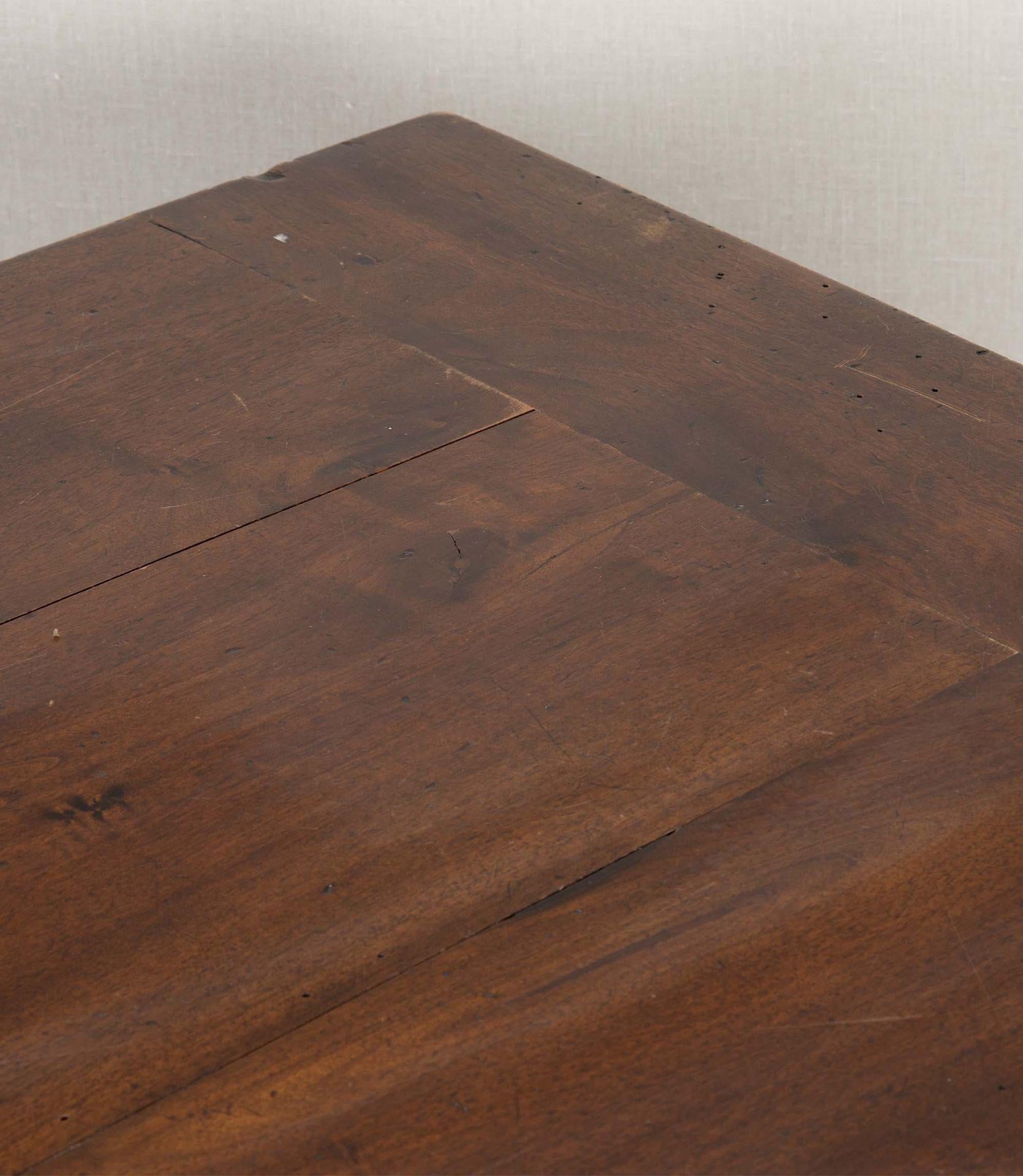 Français Large 19th Century French Refectory Table en vente