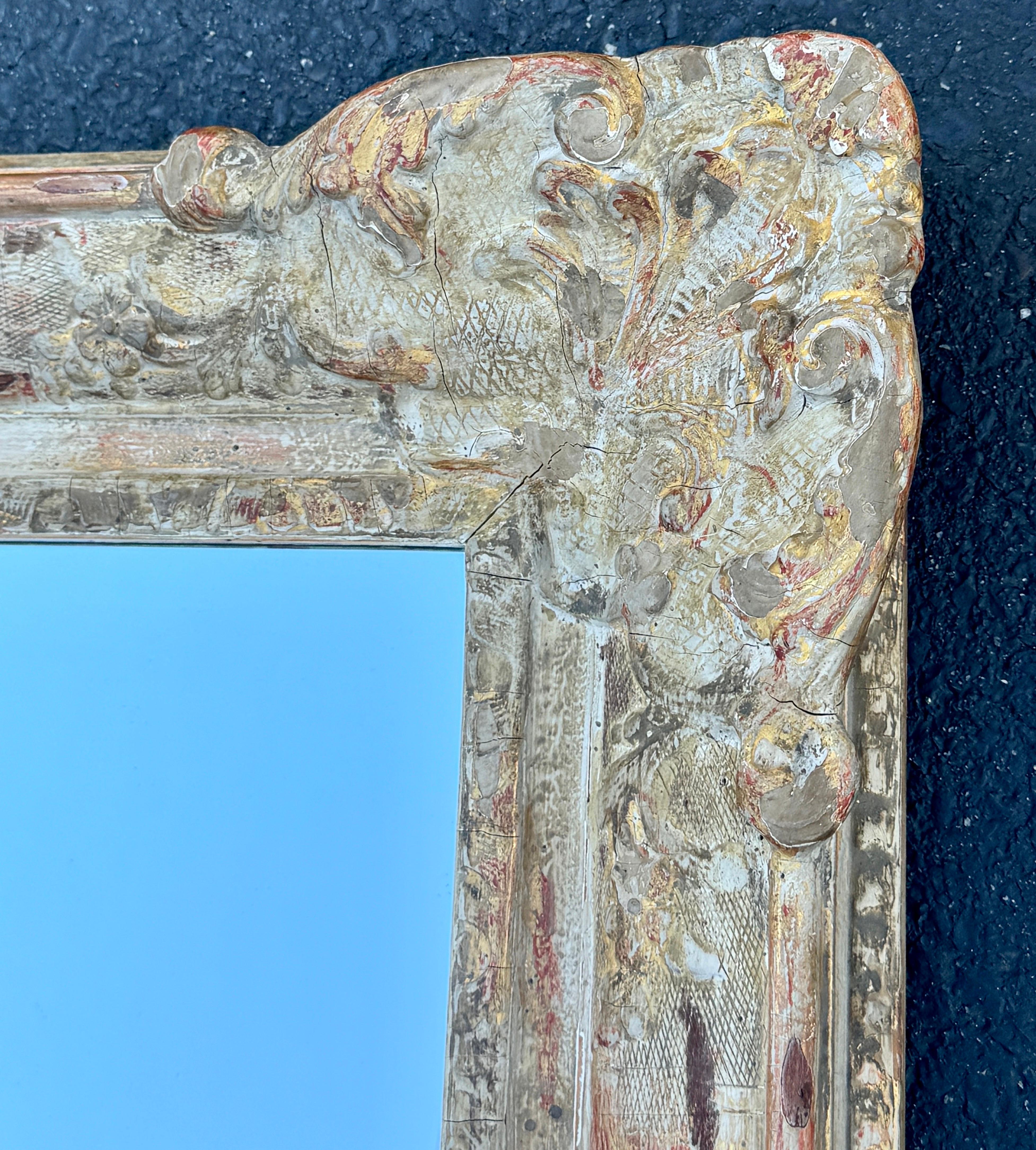 Grande specchio rococò francese del XIX secolo dipinto in oro e dorato in vendita 5