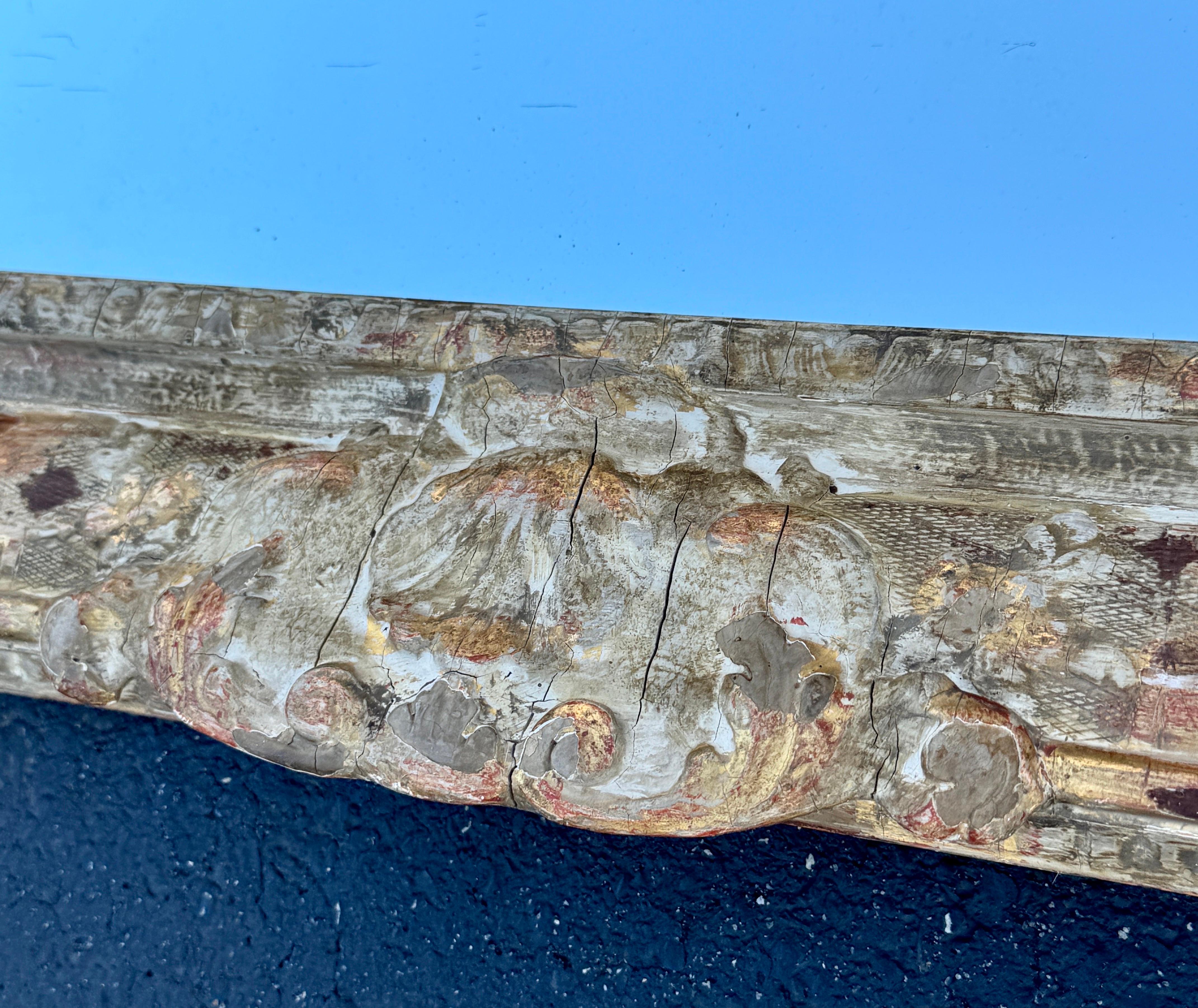 Oro Grande specchio rococò francese del XIX secolo dipinto in oro e dorato in vendita