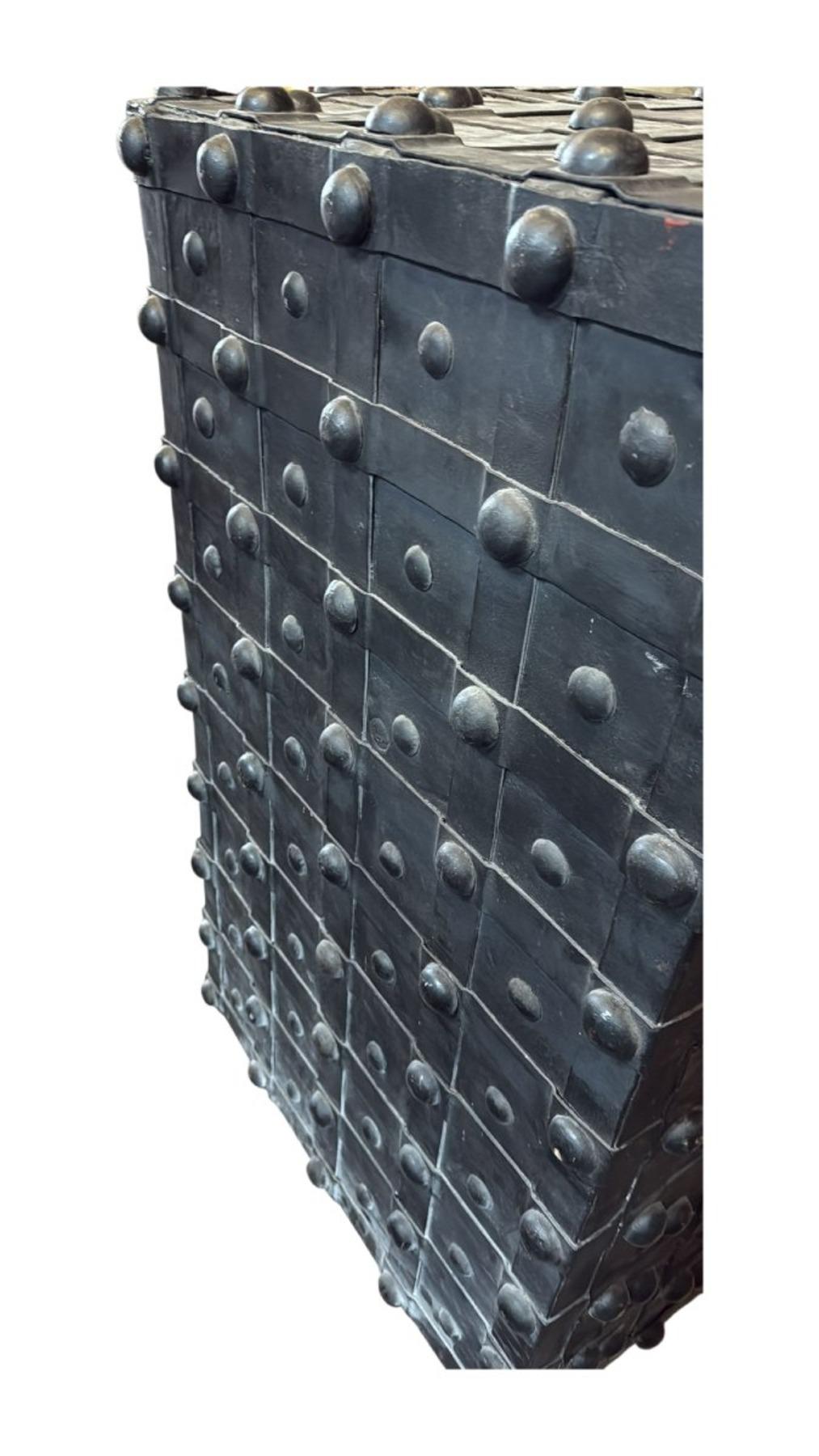 Gran caja fuerte francesa del siglo XIX - Herrajes con correas remachadas Forjado en venta