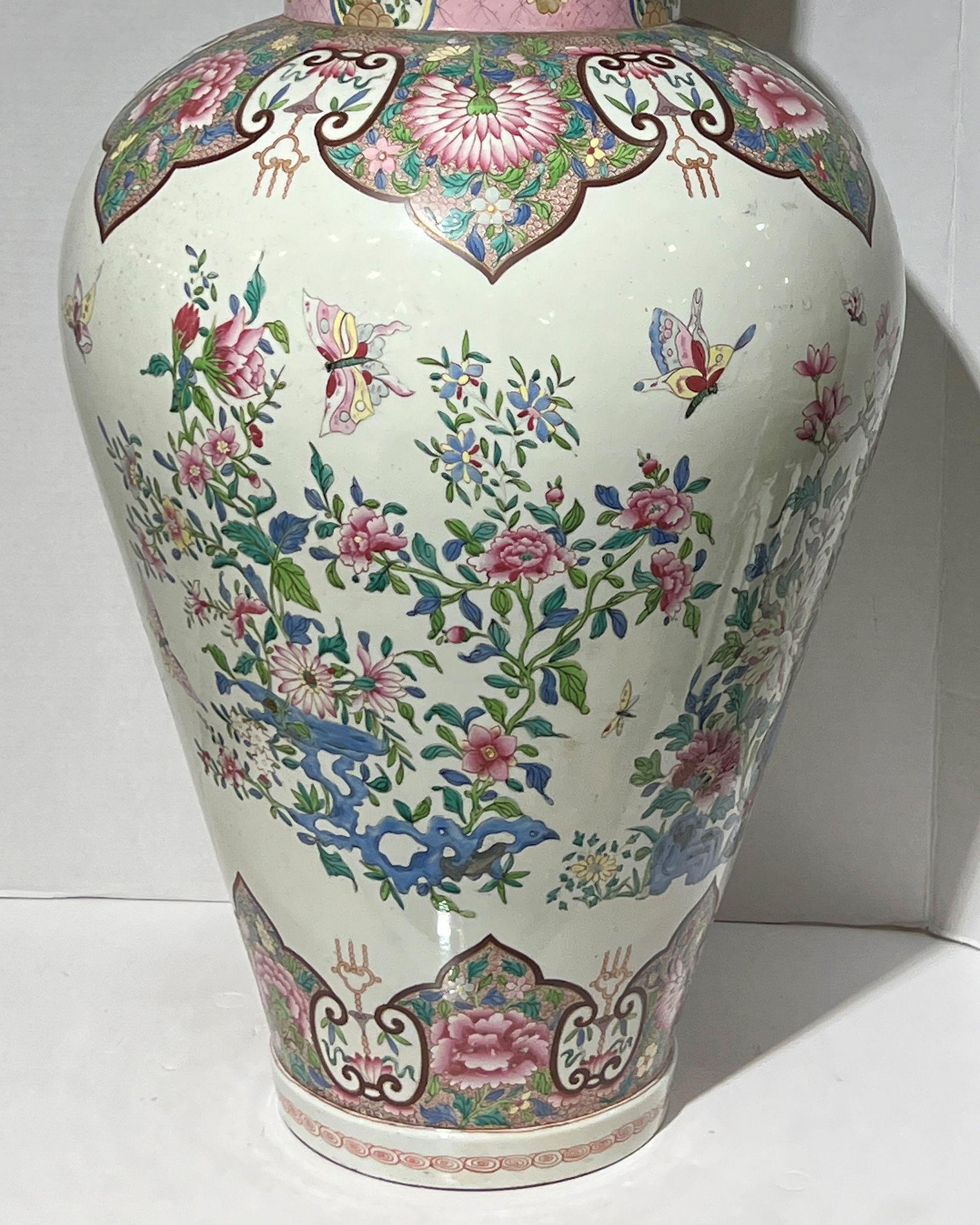 Grande opera francese del XIX secolo  Sansone  Vaso in porcellana Famille Rose in vendita 3
