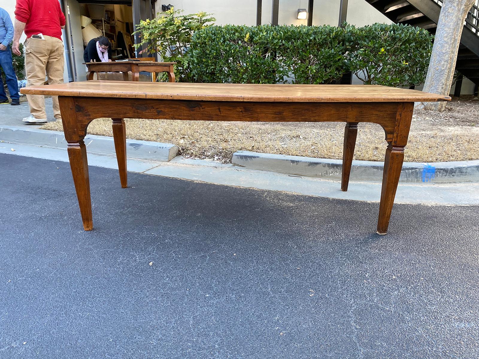 Large 19th century French three board farm table / dining table. Wonderful patina, great proportions / scale, good condition
Measure: Apron: 25