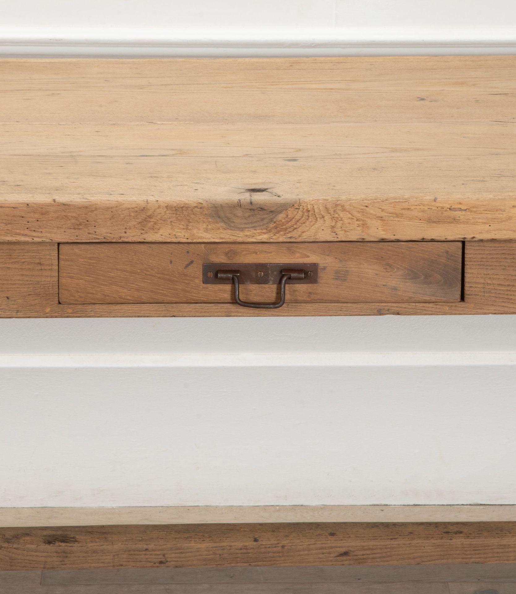 Large 19th Century French Three Metre Scrubbed Oak Farmhouse Table im Angebot 3