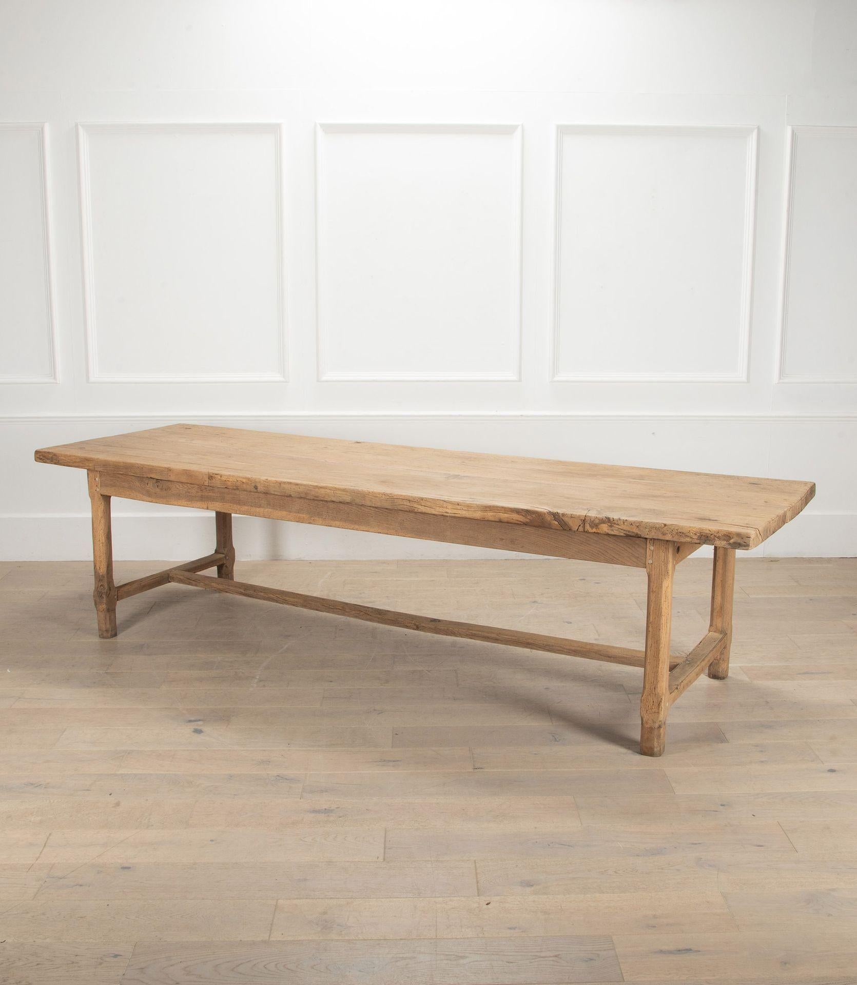 Large 19th Century French Three Metre Scrubbed Oak Farmhouse Table (Land) im Angebot