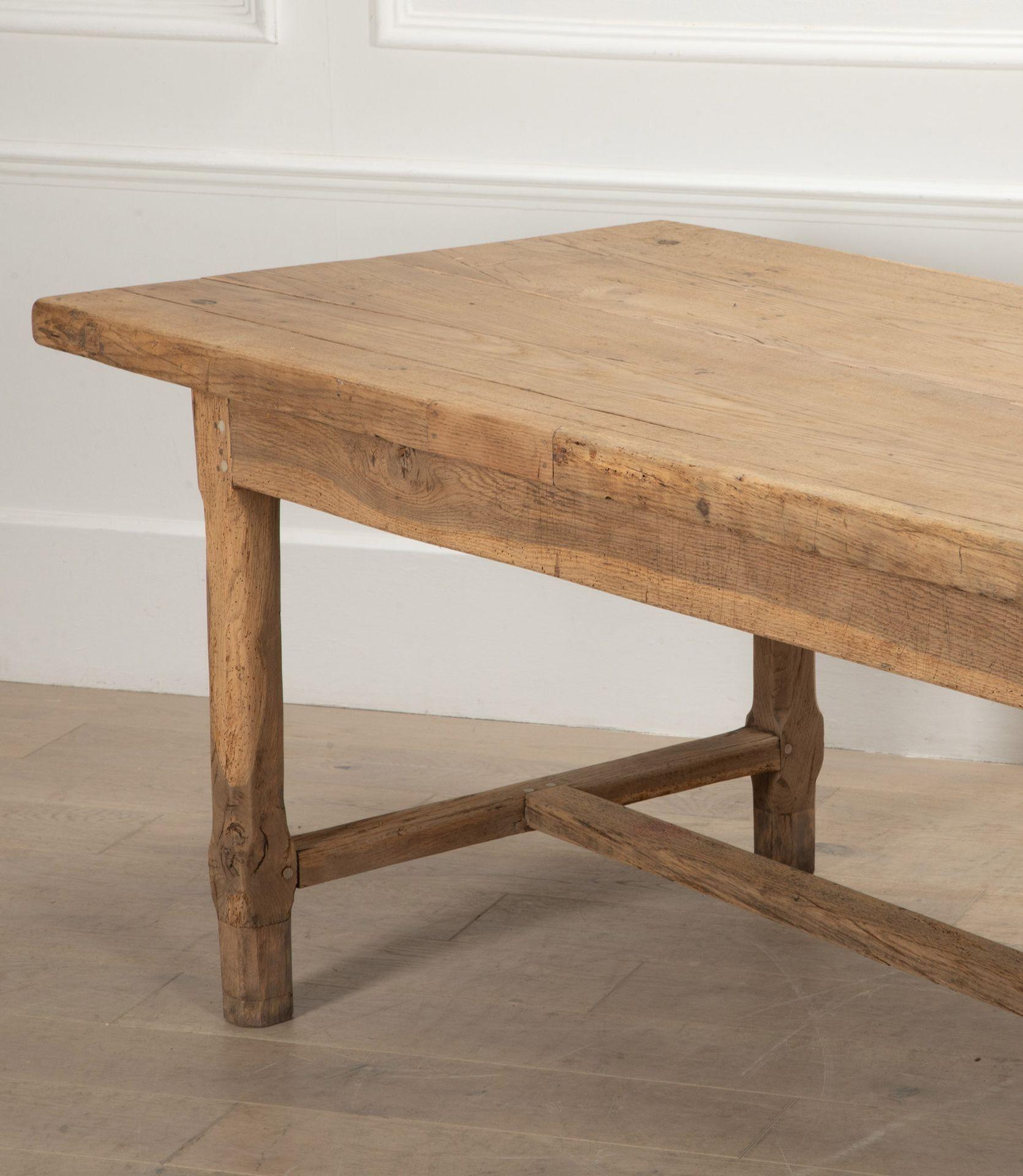 Large 19th Century French Three Metre Scrubbed Oak Farmhouse Table (Französisch) im Angebot