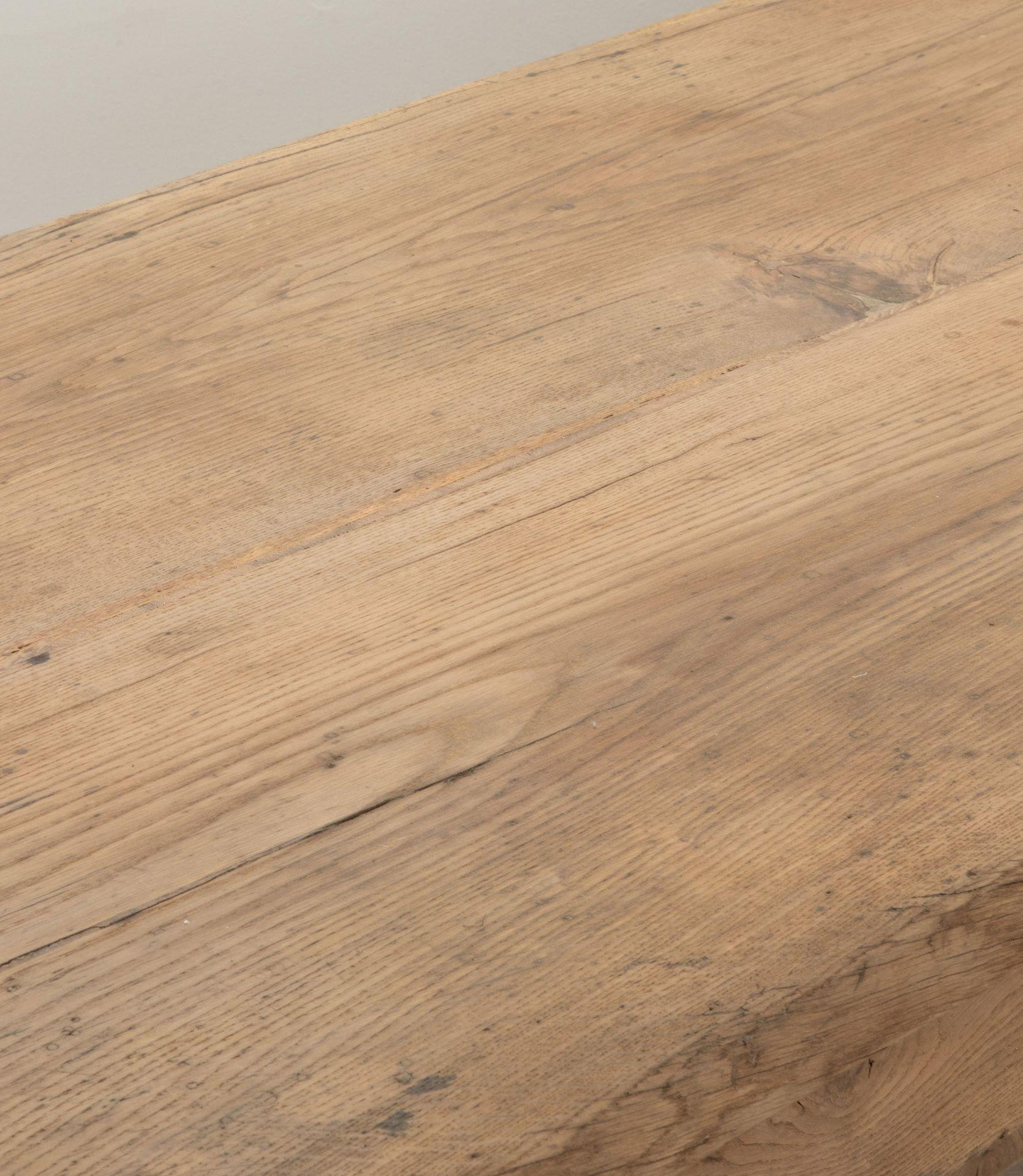 Large 19th Century French Three Metre Scrubbed Oak Farmhouse Table im Zustand „Gut“ im Angebot in Gloucestershire, GB