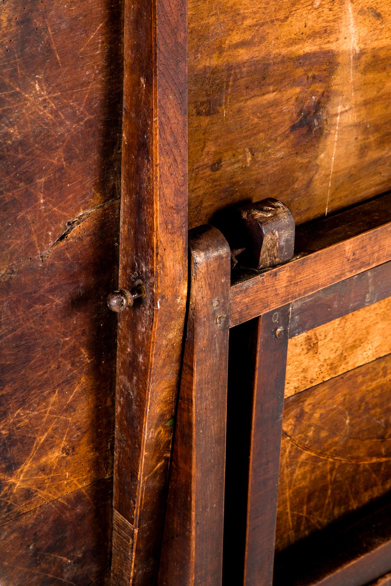 Grande table de vendange en noyer du XIXe siècle en vente 5