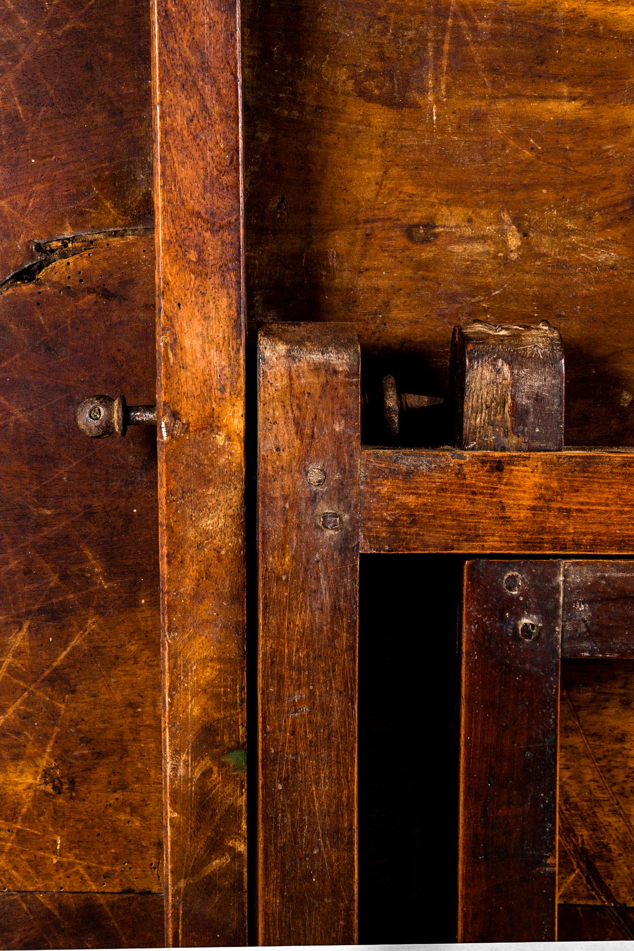 Grande table de vendange en noyer du XIXe siècle en vente 6